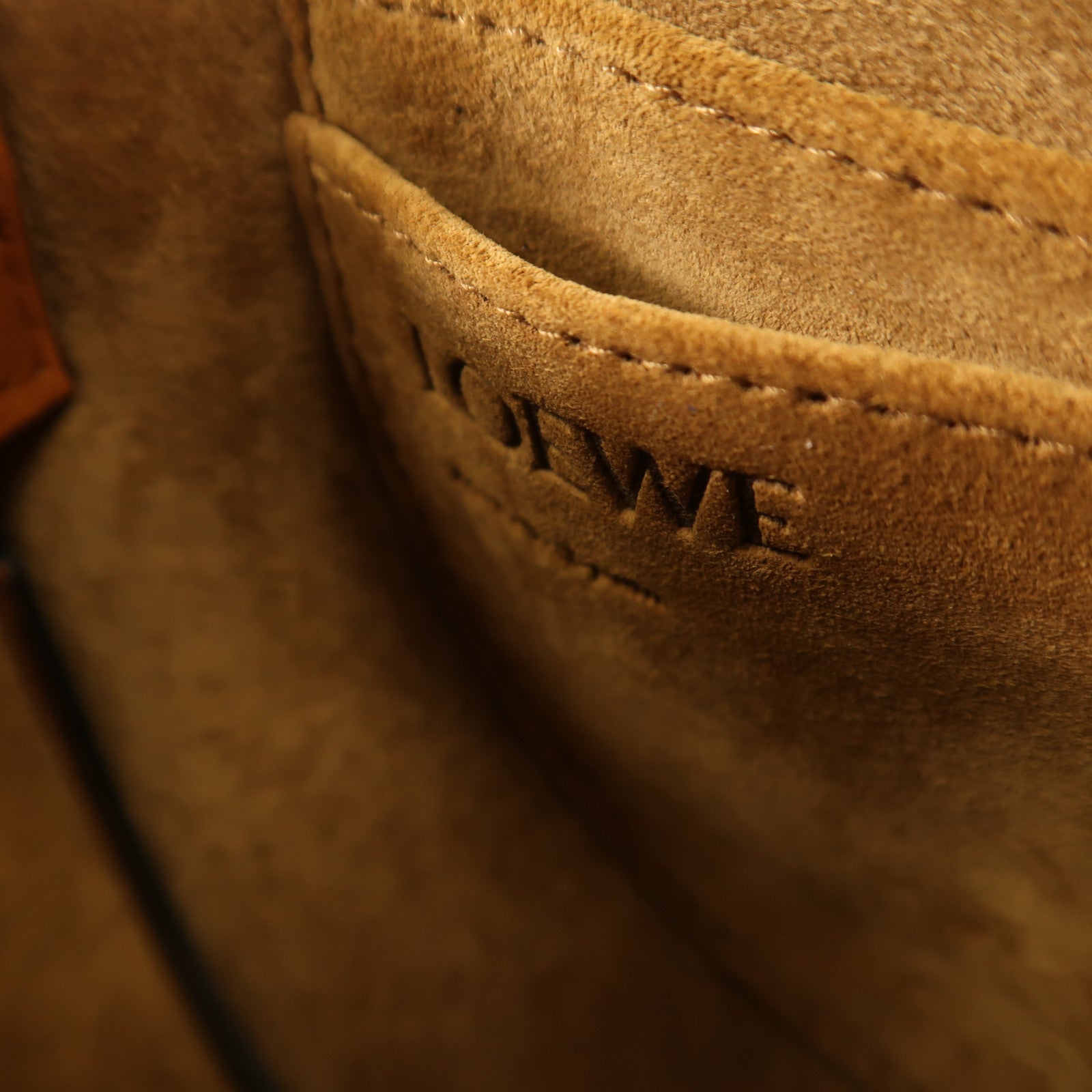 LOEWE 牛皮皮革Mini Gate金扣肩背袋