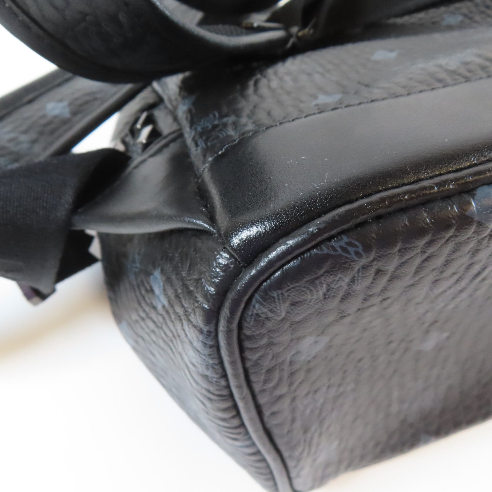 MCM 【激減優惠】牛皮皮革Backpack黑扣背包黑色