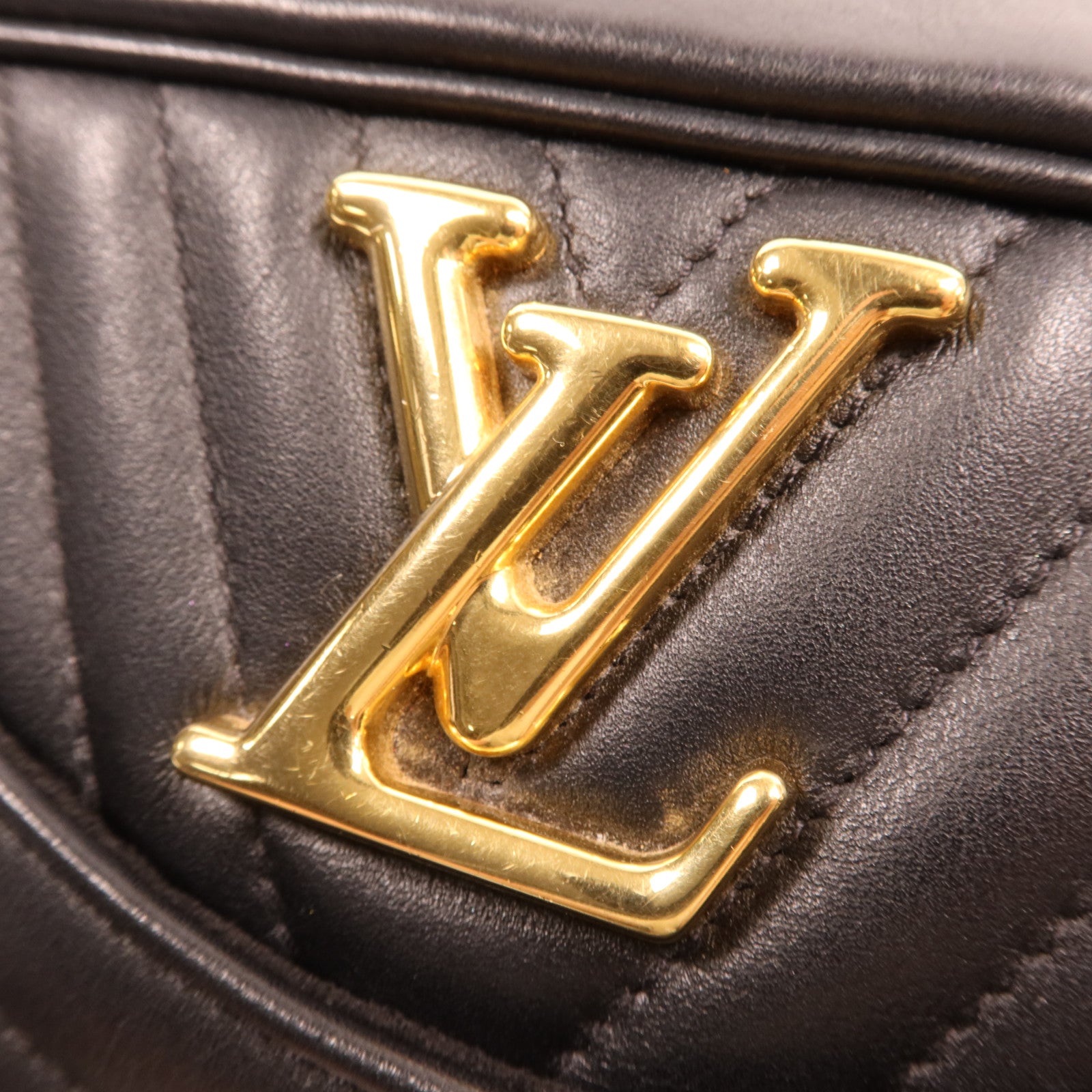 LOUIS VUITTON 牛皮皮革New Wave Camera Bag金扣鏈帶肩背袋