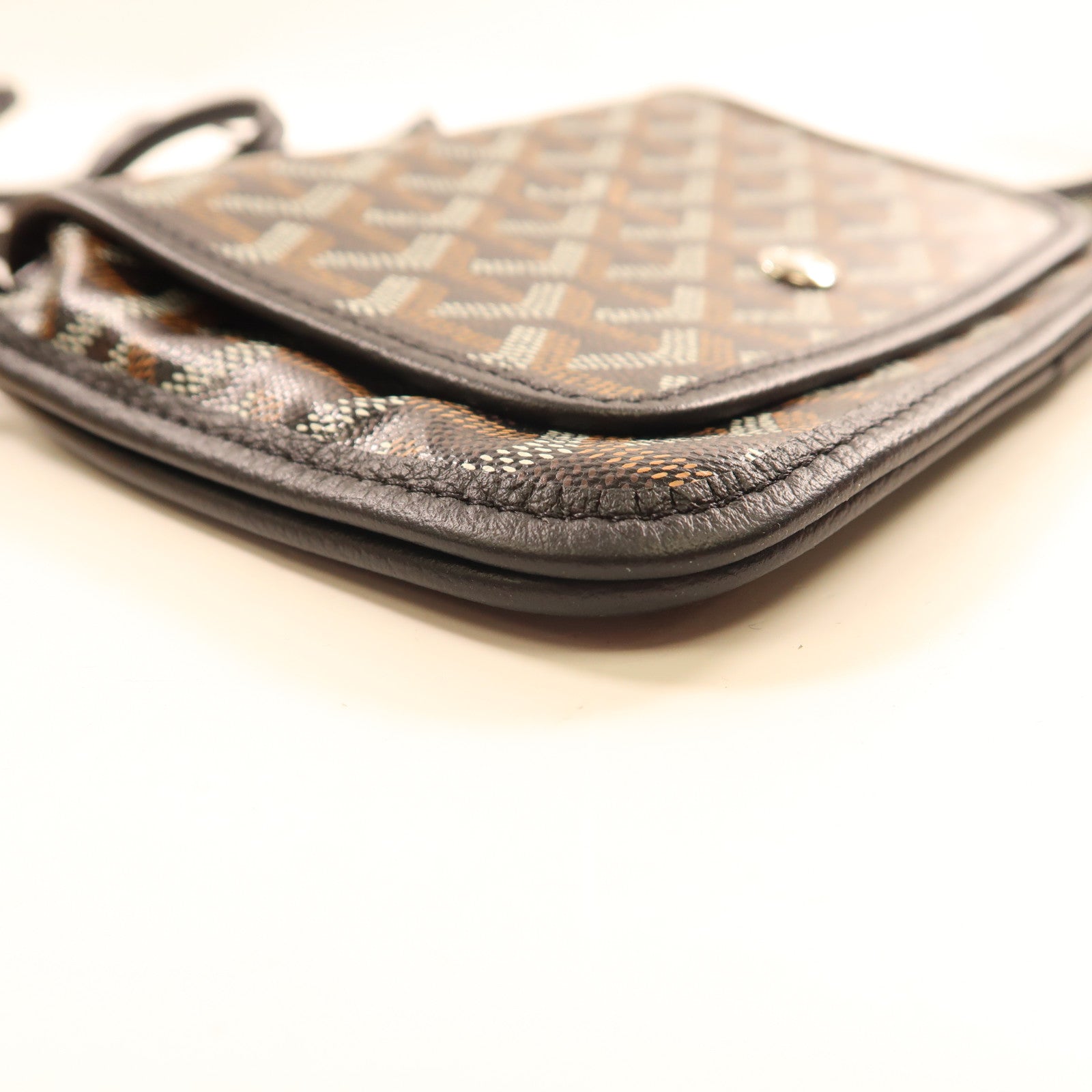 GOYARD 塗層帆布Plumet Pocket銀扣肩背袋