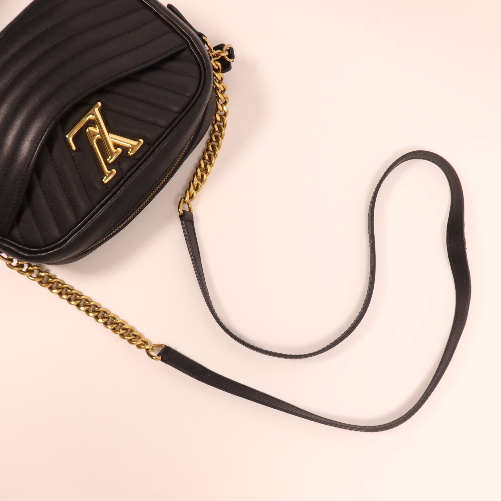 LOUIS VUITTON 牛皮皮革New Wave Camera Bag金扣鏈帶肩背袋