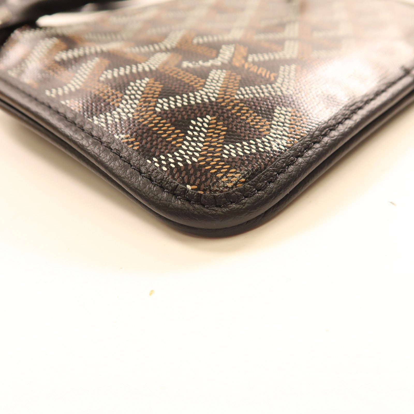 GOYARD 塗層帆布Plumet Pocket銀扣肩背袋