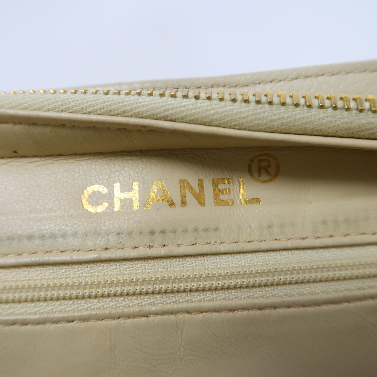 CHANEL 菱格Caviar皮革Chain Shoulder金扣鏈帶肩背袋米色
