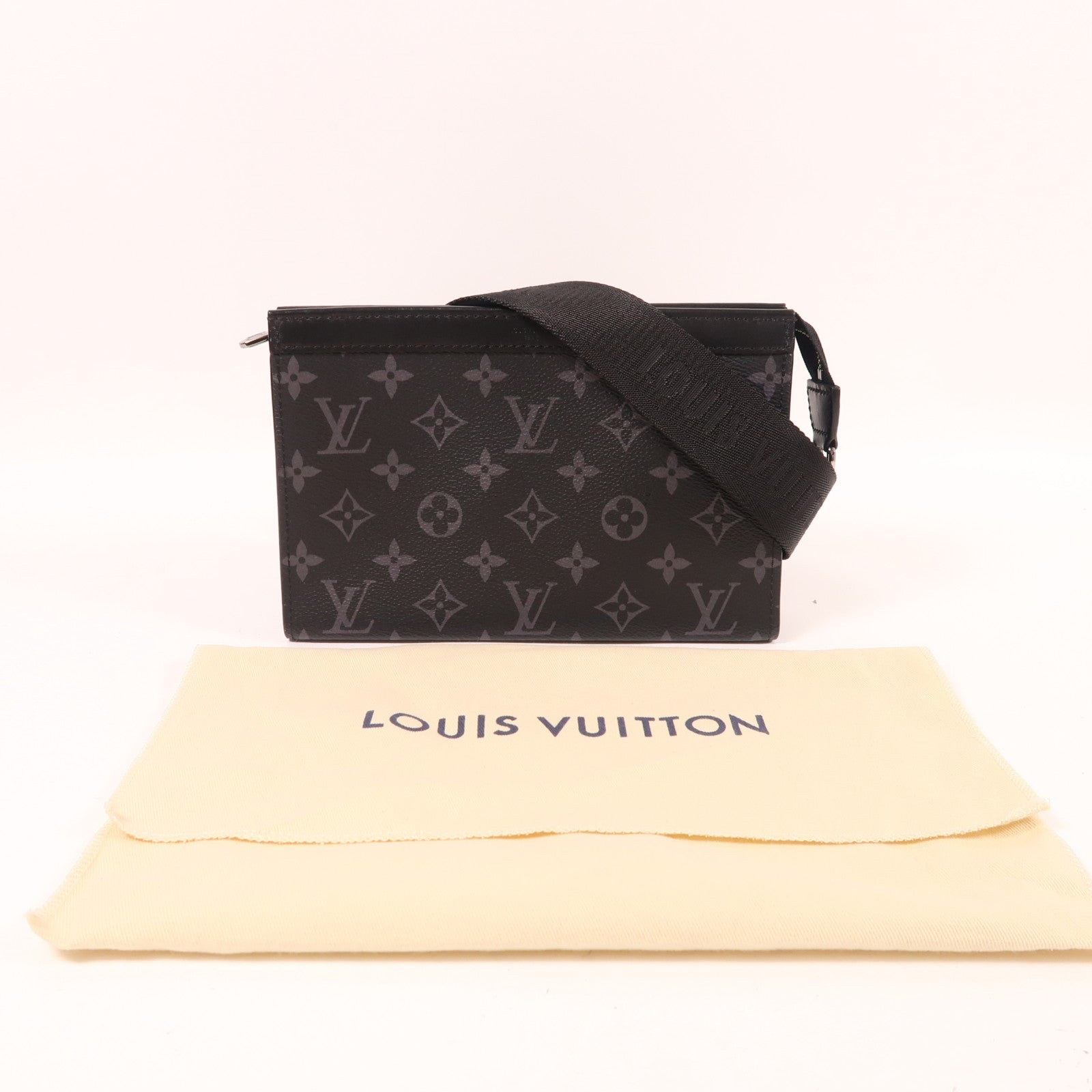 LOUIS VUITTON Monogram Eclipse Gaston Wearable Wallet銀扣肩背袋黑色