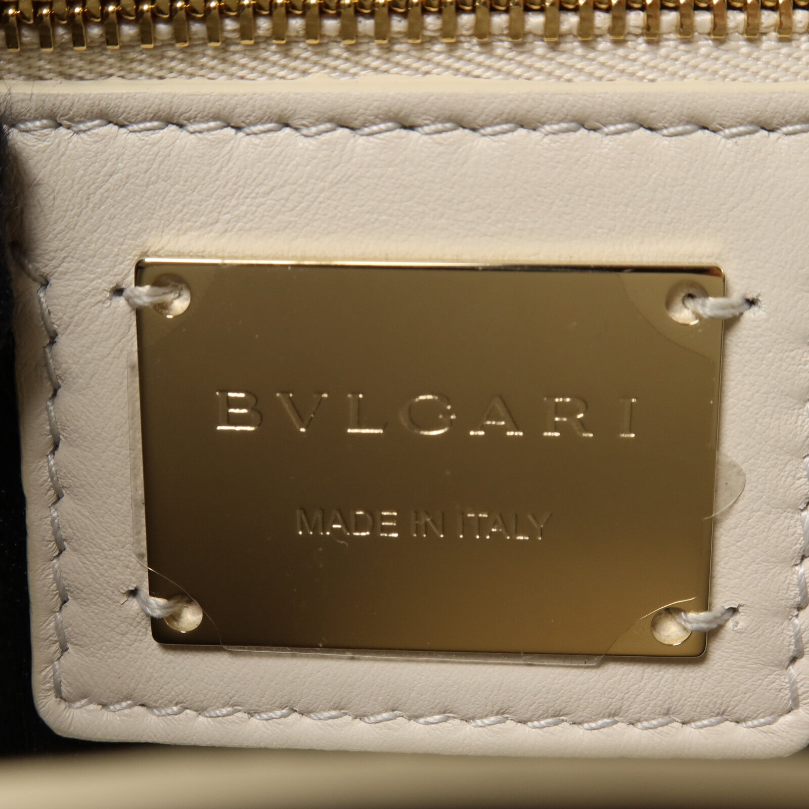 BVLGARI 牛皮皮革Cabochon鏈帶肩背袋