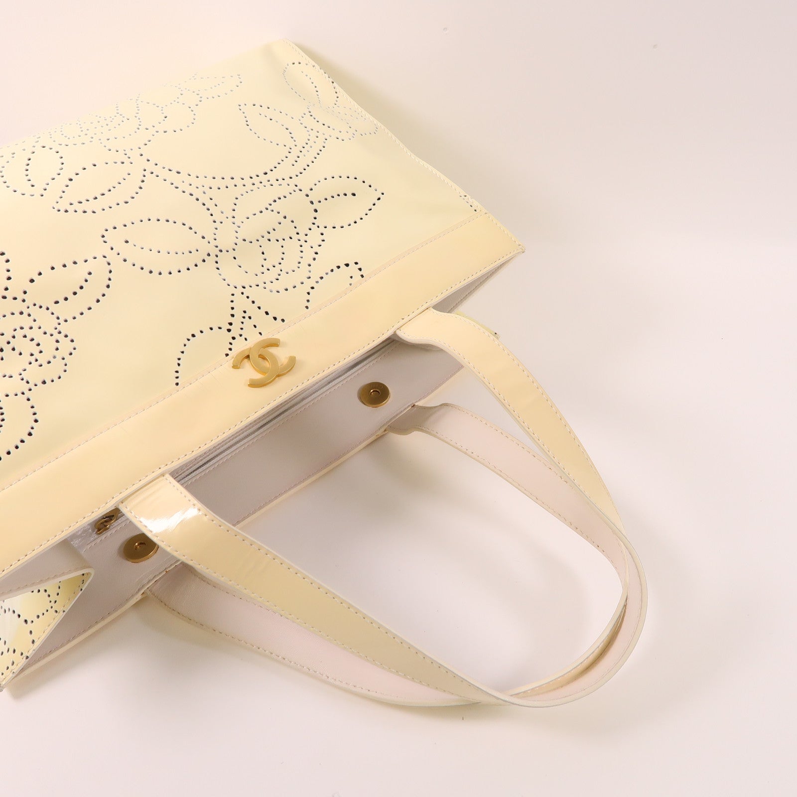 CHANEL 漆皮皮革Tote Bag金扣手挽袋