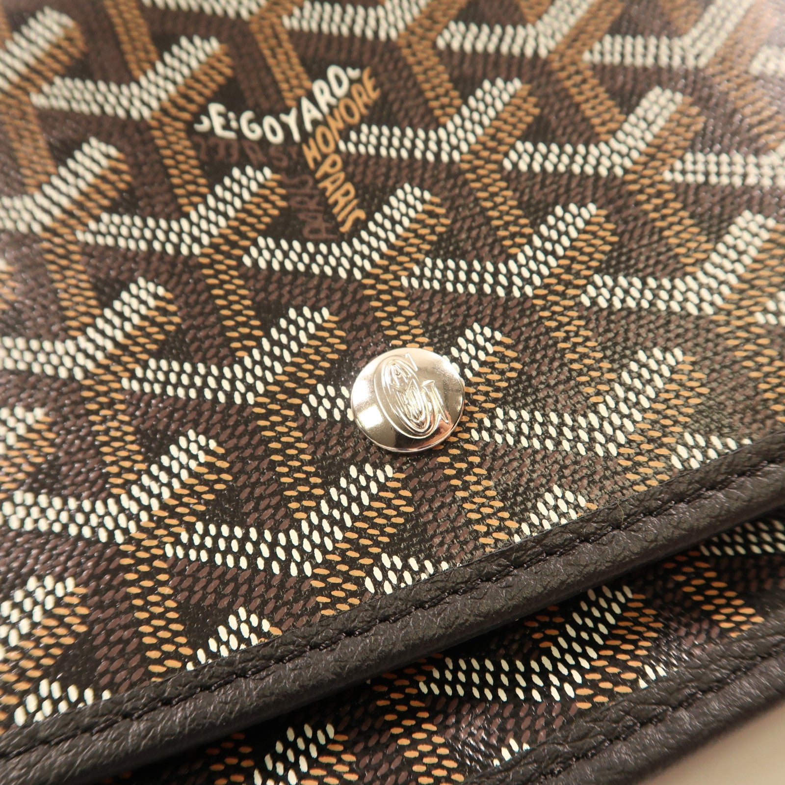 GOYARD 塗層帆布Plumet Pocket銀扣肩背袋