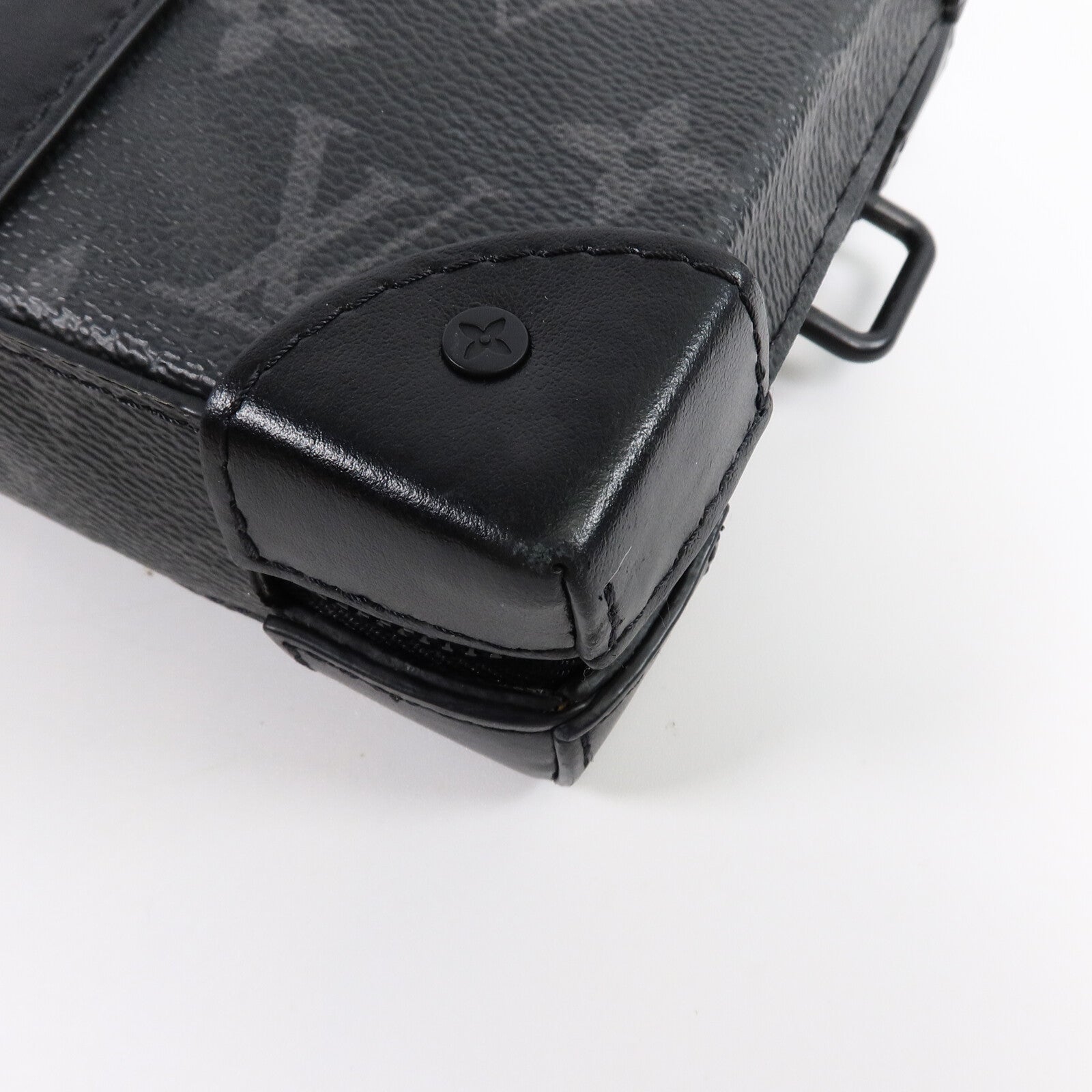 LOUIS VUITTON Monogram Eclipse Soft Trunk Wallet肩背袋