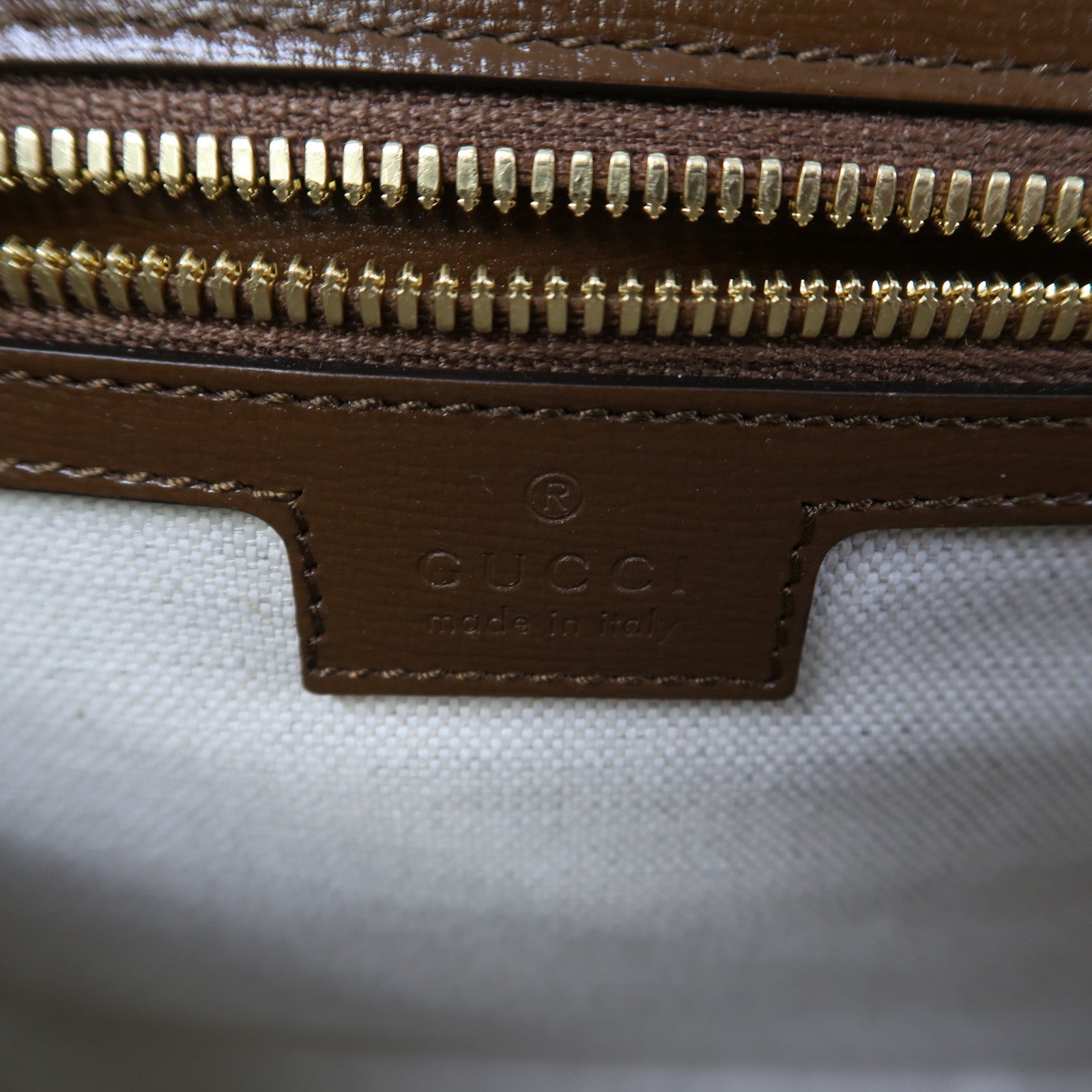GUCCI 塗層帆布GG Supreme Interlocking金扣肩背袋啡色