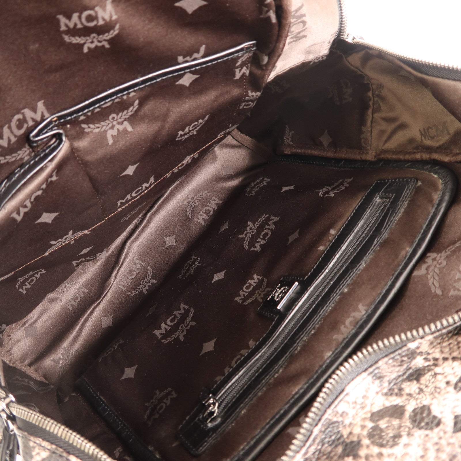 MCM 塗層帆布Backpack銀扣背包
