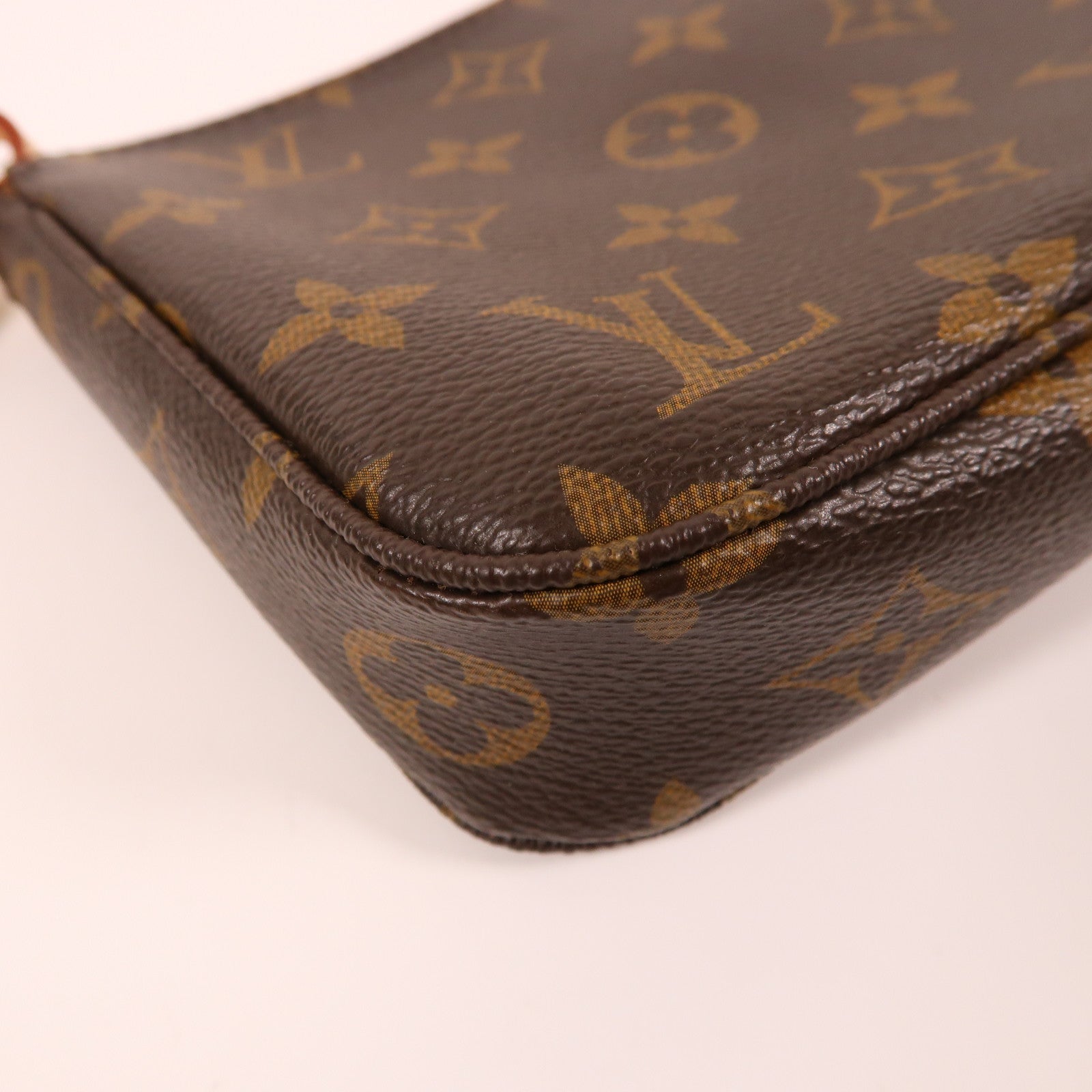 LOUIS VUITTON Monogram Pochette Accessoires金扣手挽袋棕色