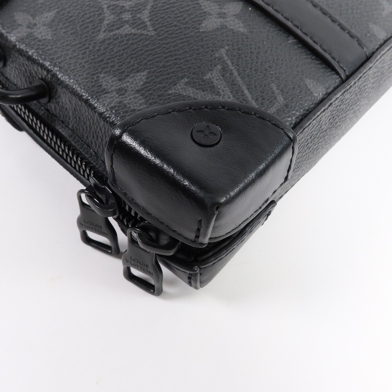 LOUIS VUITTON Monogram Eclipse Soft Trunk Wallet肩背袋