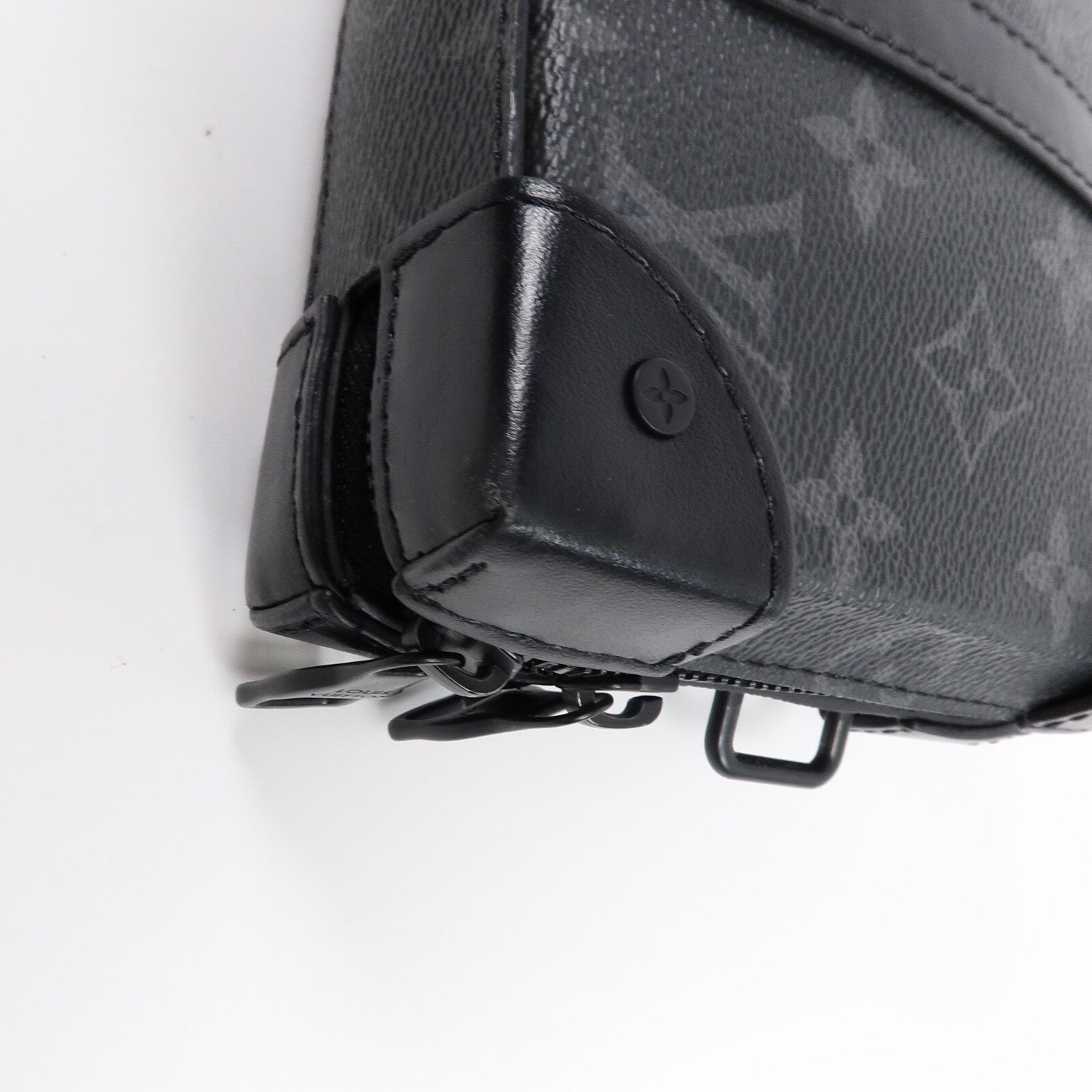 LOUIS VUITTON Monogram Eclipse Soft Trunk Wallet肩背袋