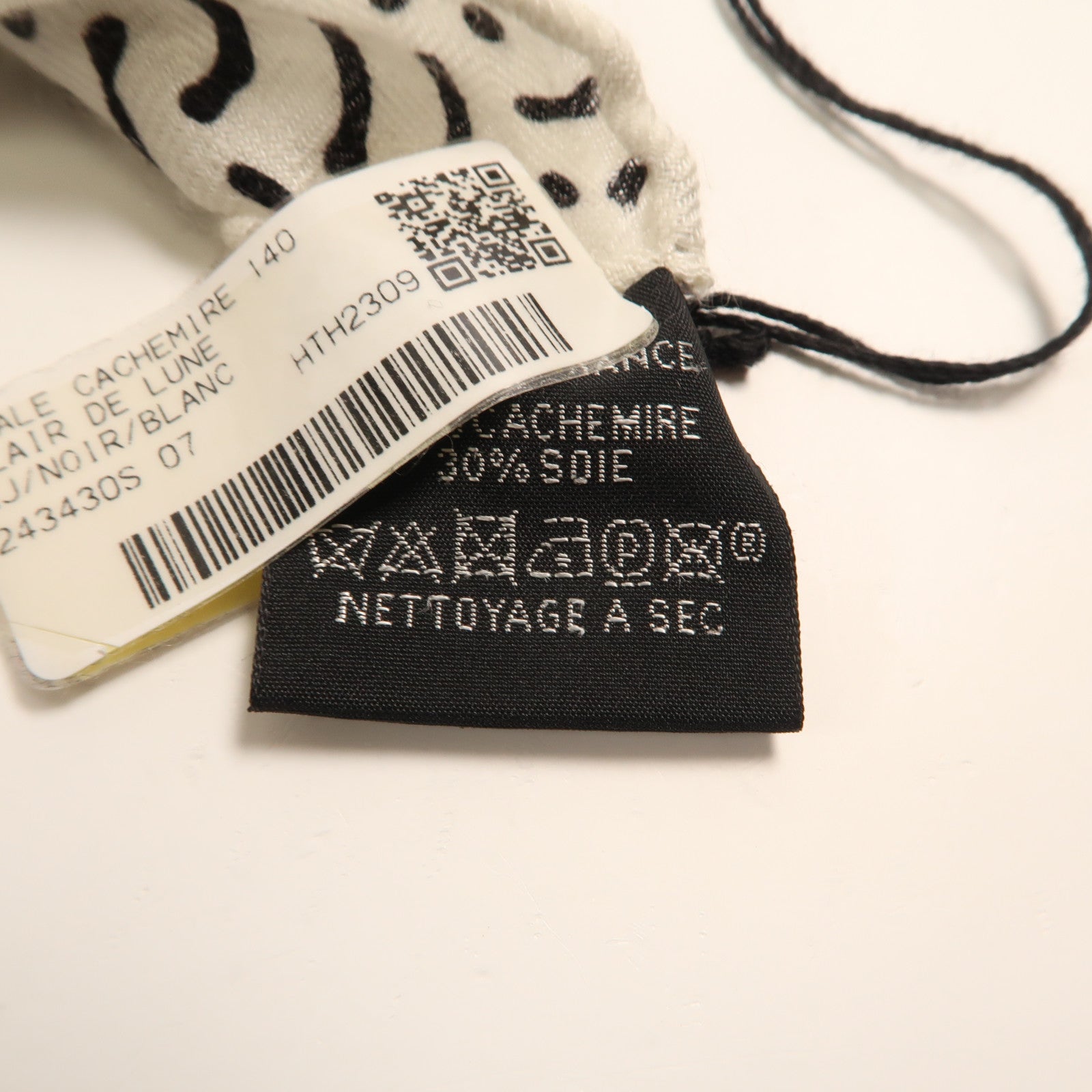 HERMES 羊絨/絲質Scarf圍巾黑色/白色