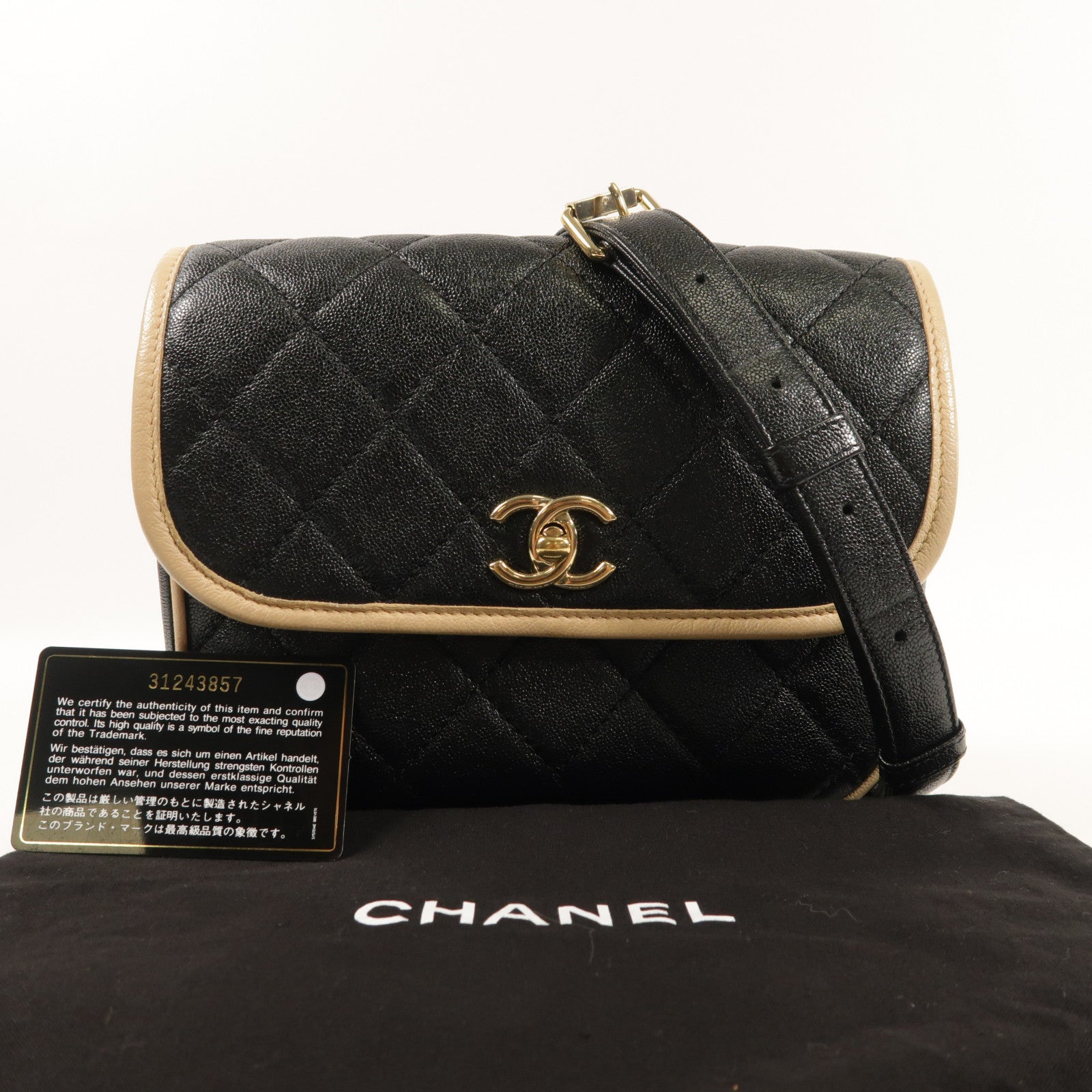 CHANEL 牛皮皮革Messenger Bag金扣肩背袋