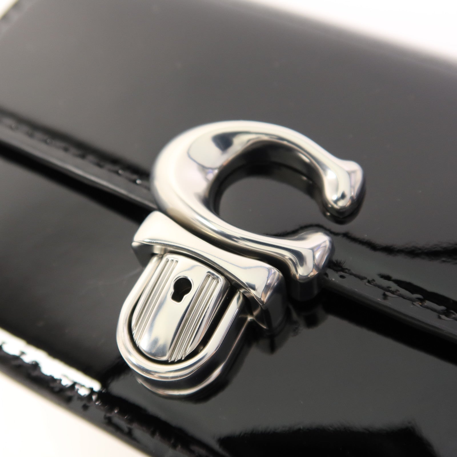 COACH 漆皮皮革Shoulder Bag銀扣肩背袋