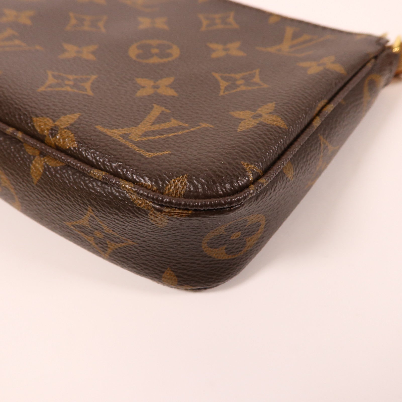 LOUIS VUITTON Monogram Pochette Accessoires金扣手挽袋棕色