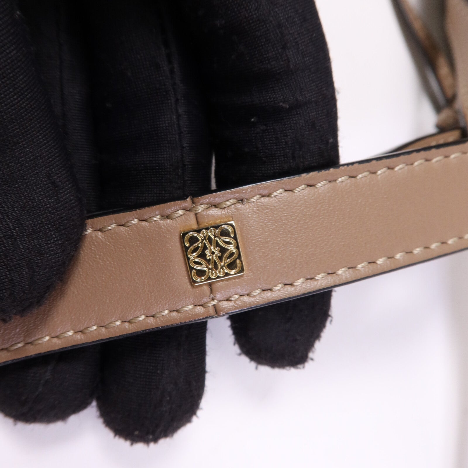 LOEWE 牛皮皮革Hammock Mini金扣手挽肩背兩用袋