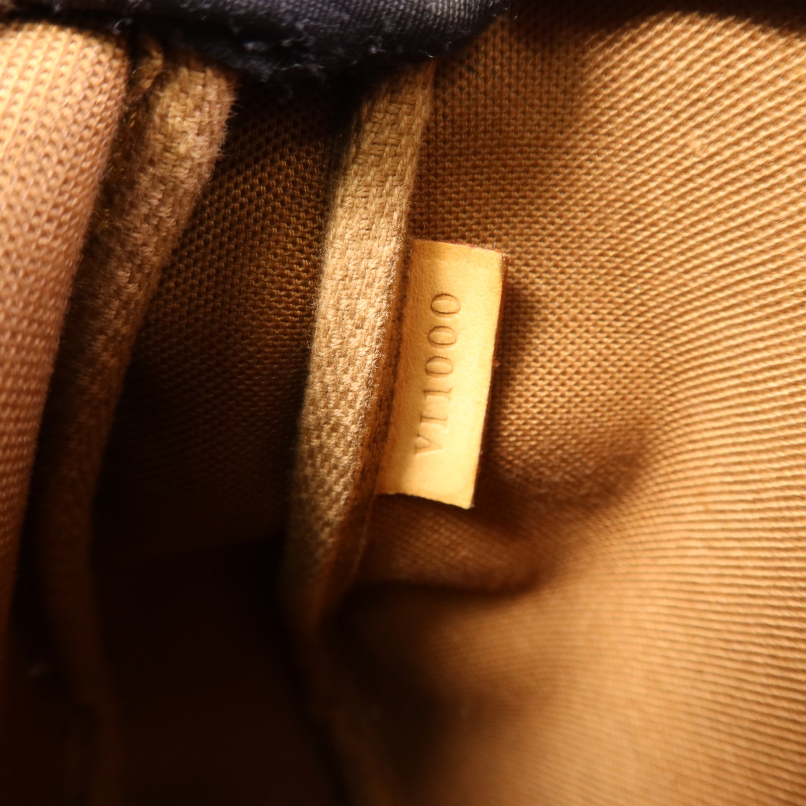 LOUIS VUITTON Monogram Pochette Accessoires金扣手挽袋棕色