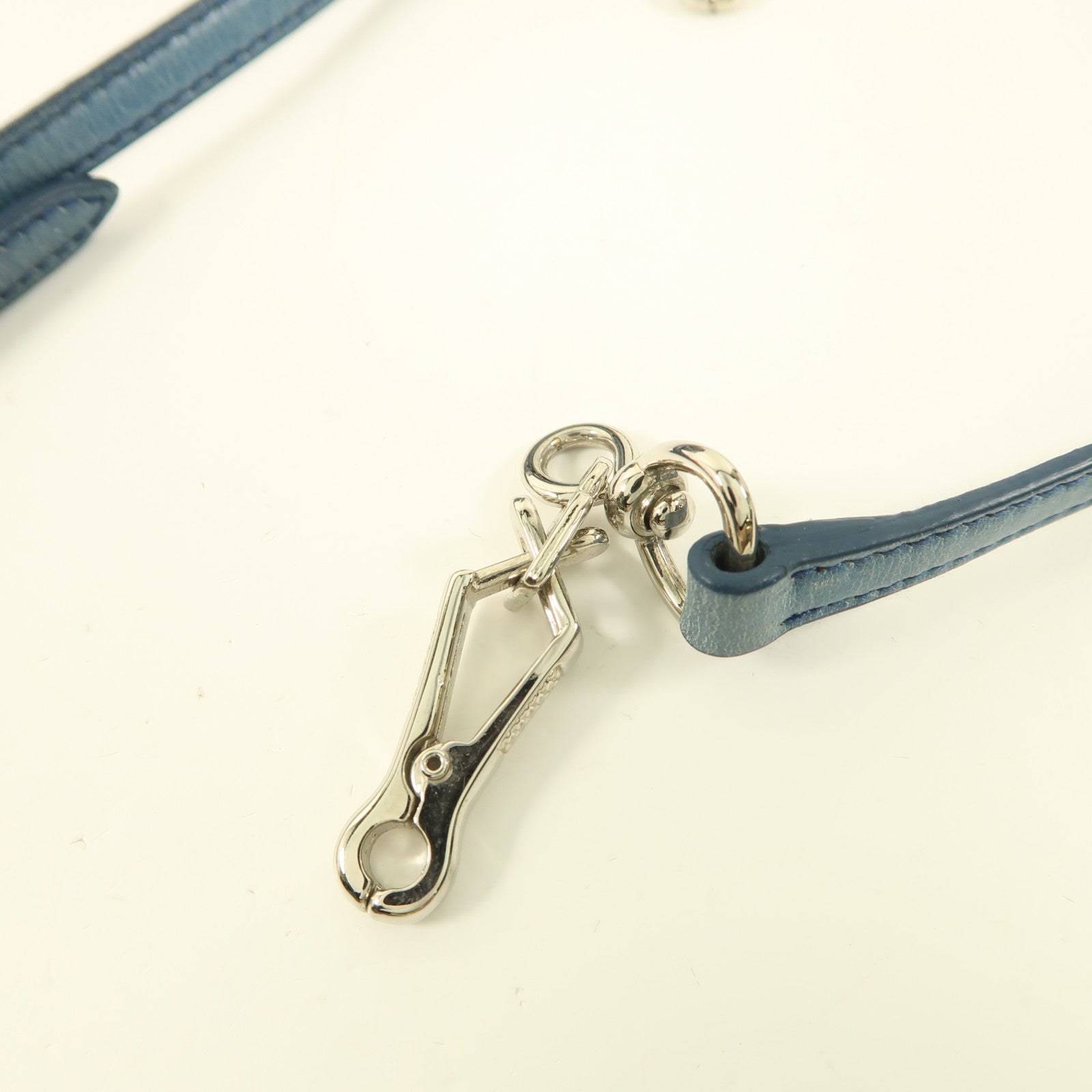 Miu Miu 【激減優惠】牛皮皮革Shoulder Bag銀扣肩背袋