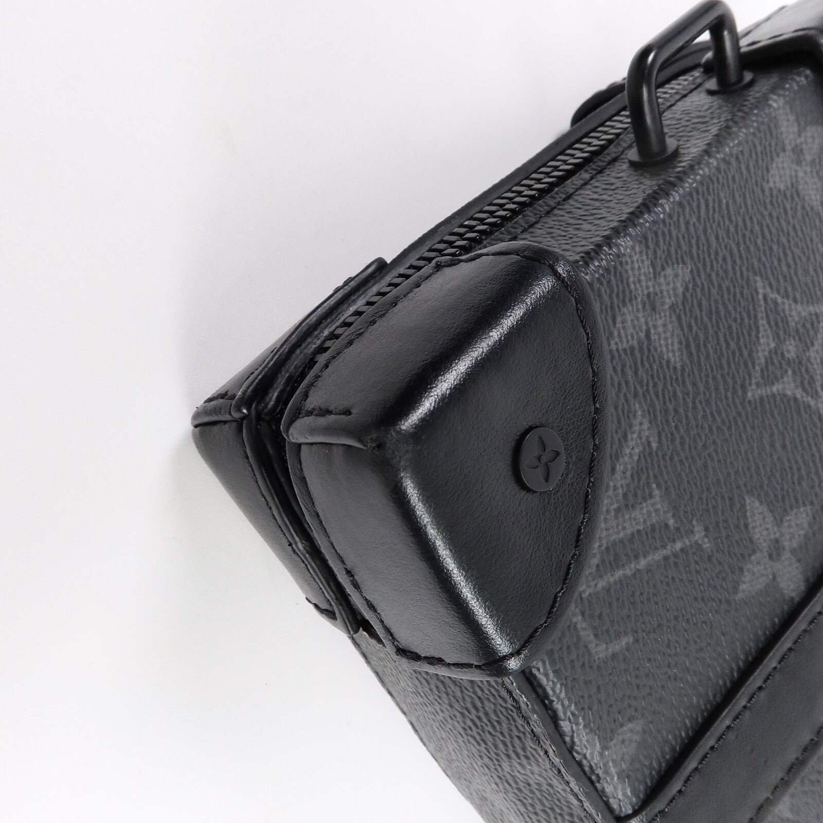 LOUIS VUITTON Monogram Eclipse Soft Trunk Wallet肩背袋