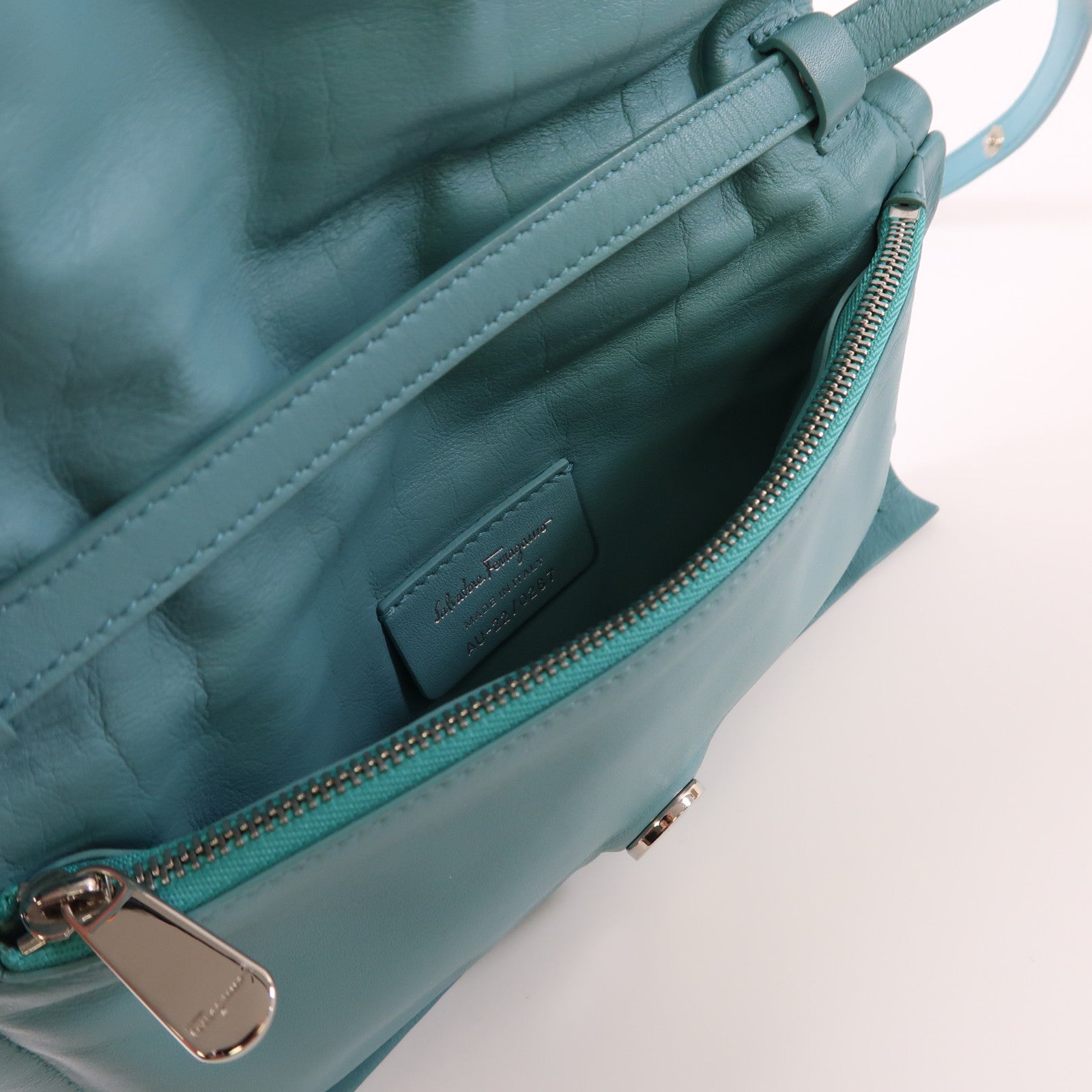 Salvatore Ferragamo 牛皮皮革Shoulder Bag銀扣肩背袋藍色