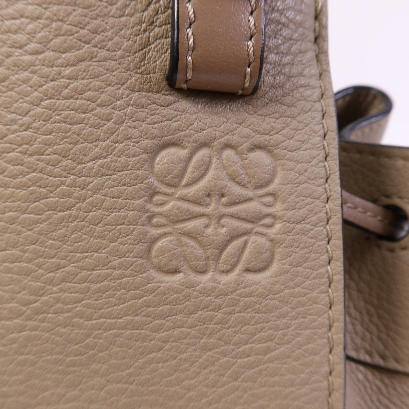LOEWE 牛皮皮革Hammock Mini金扣手挽肩背兩用袋