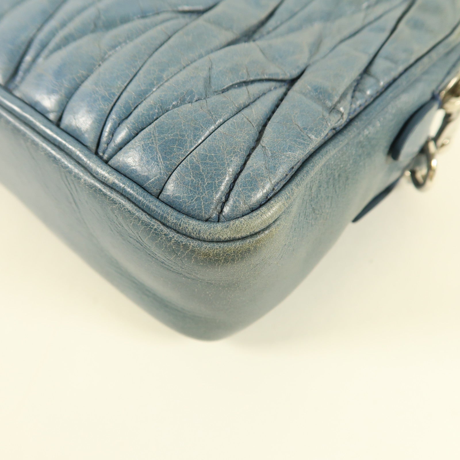 Miu Miu 牛皮皮革Shoulder Bag銀扣肩背袋