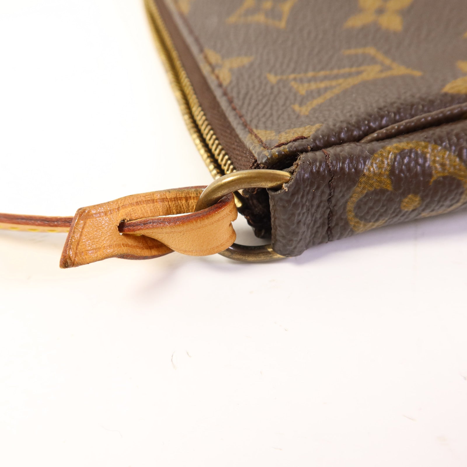 LOUIS VUITTON Monogram Pochette Accessoires金扣手挽袋棕色