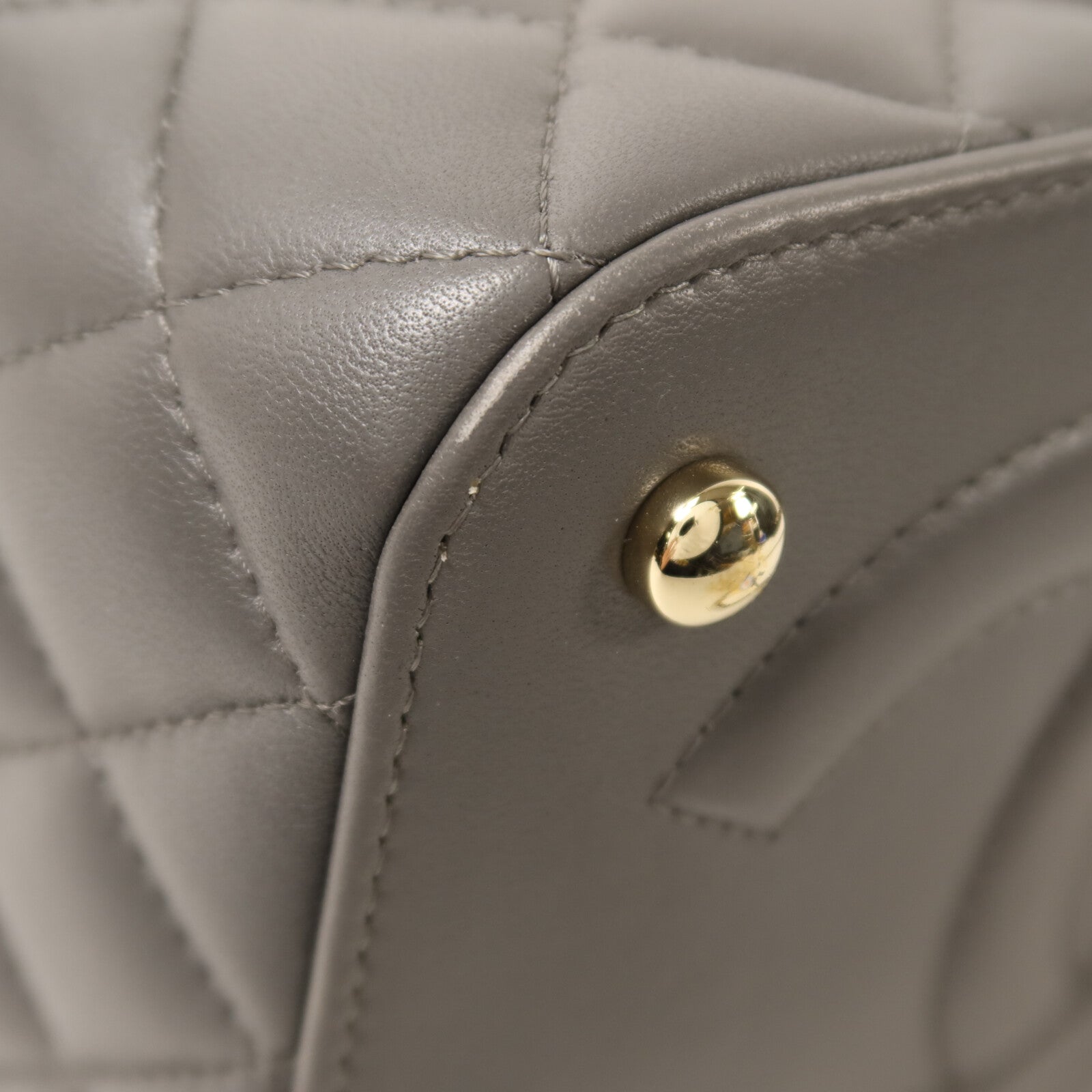 CHANEL 羊皮皮革Vanity Case金扣鏈帶手挽肩背兩用袋
