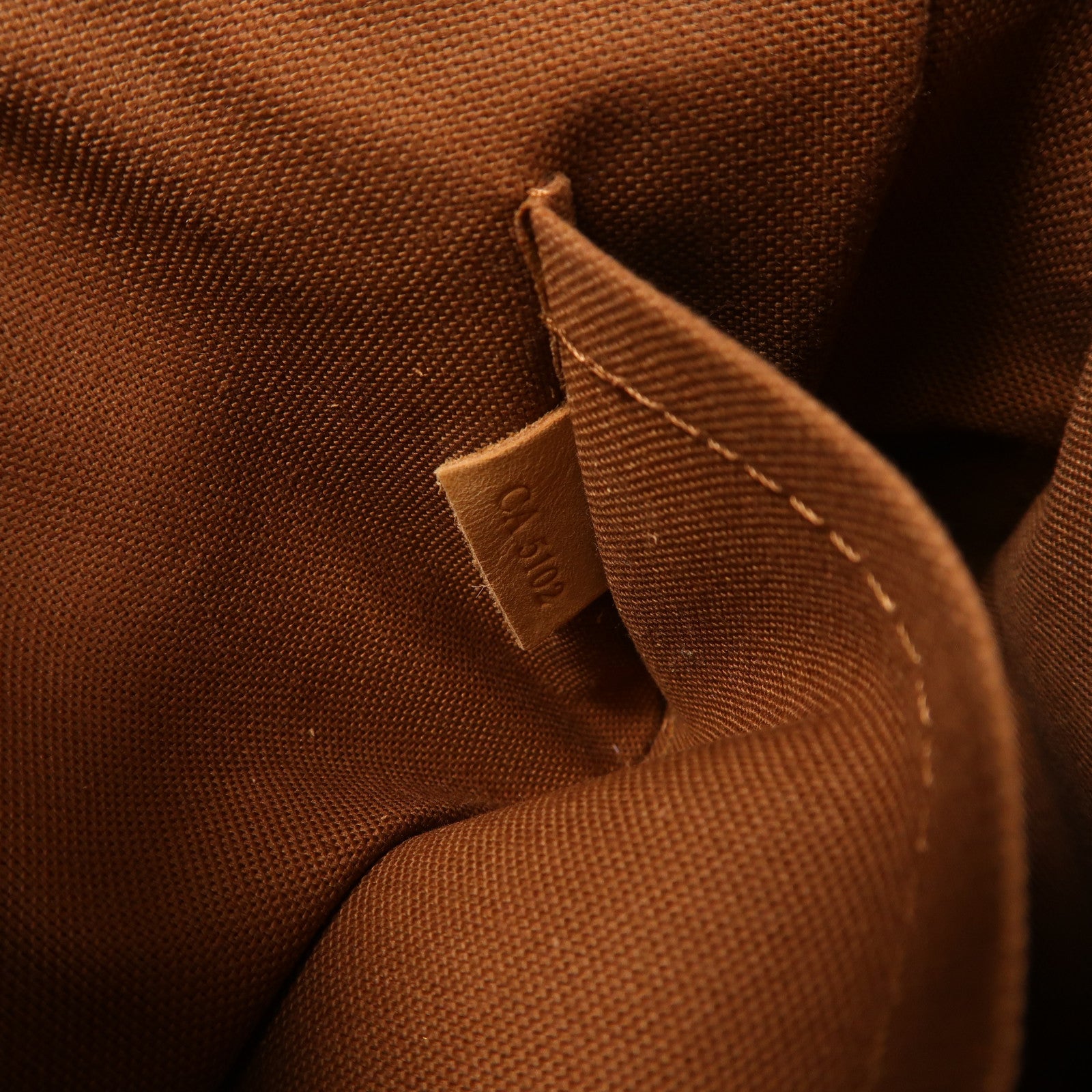 LOUIS VUITTON Monogram Pochette Accessoires金扣手挽袋棕色