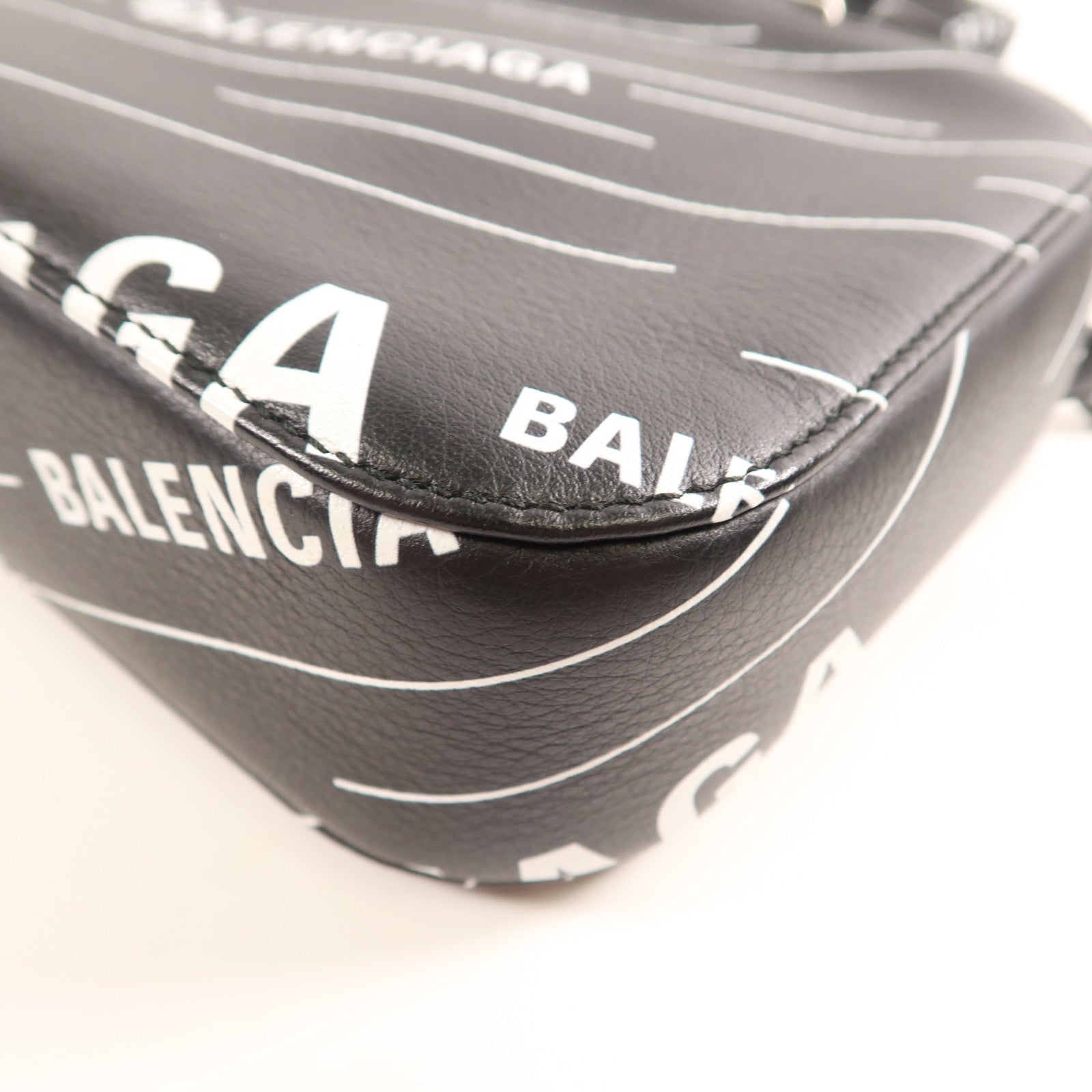 BALENCIAGA SHW Shoulder Bag Calfskin Leather 552370 Black/White