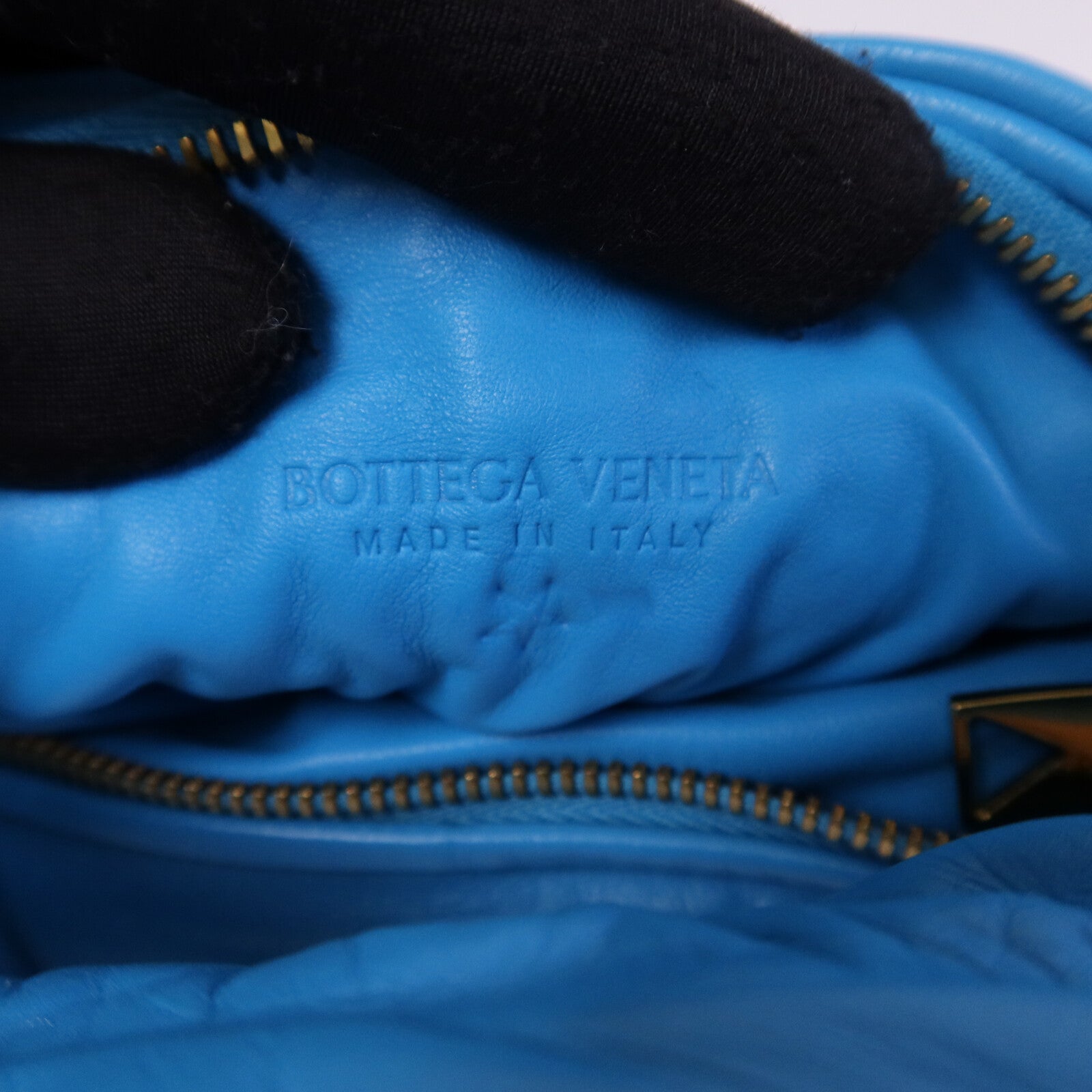 BOTTEGA VENETA 羊皮皮革Mini Jodie金扣手挽袋