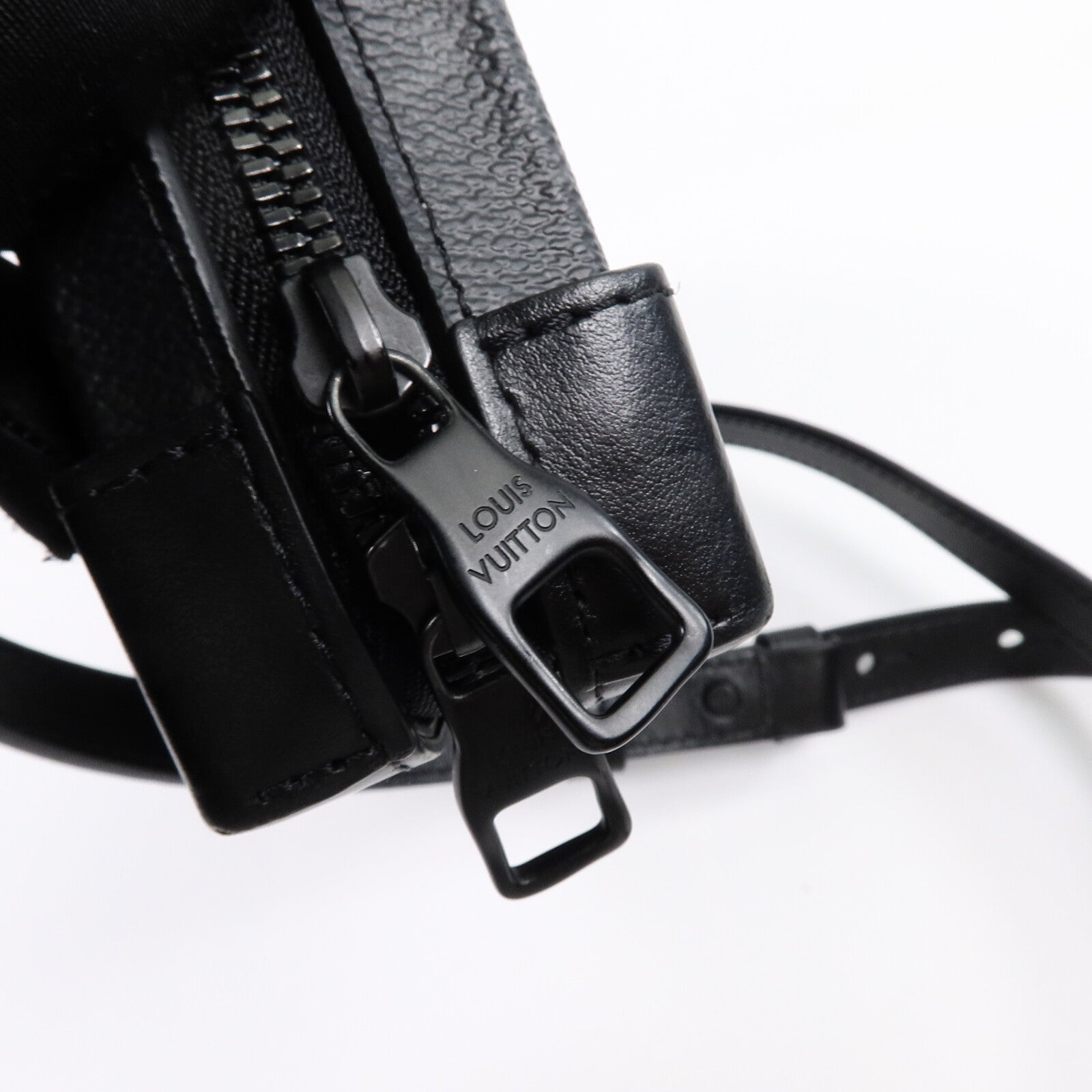 LOUIS VUITTON Monogram Eclipse Soft Trunk Wallet肩背袋