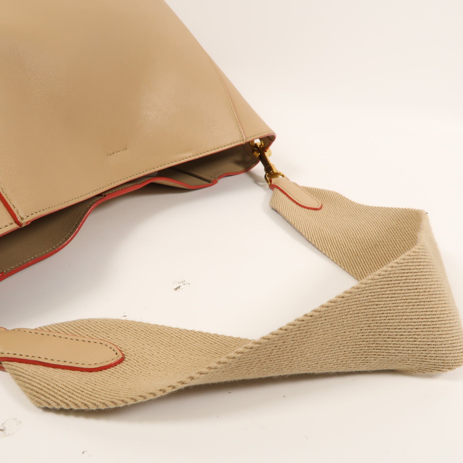 CELINE 牛皮皮革Bucket Bag金扣肩背袋米色