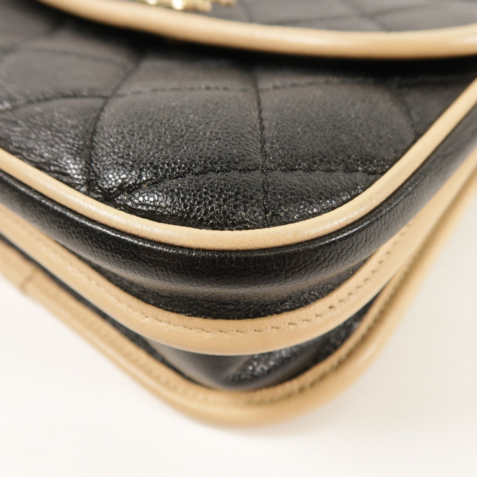 CHANEL 牛皮皮革Messenger Bag金扣肩背袋