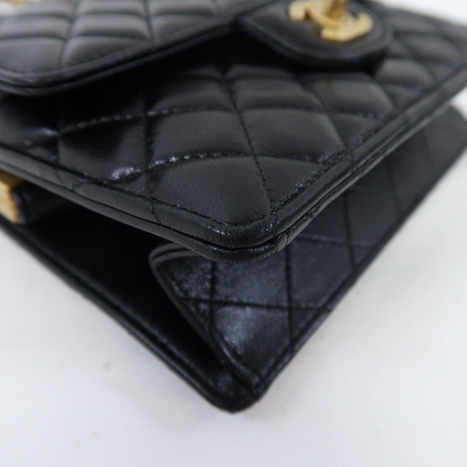 CHANEL 菱格牛皮皮革Chain Shoulder金扣鏈帶肩背袋黑色