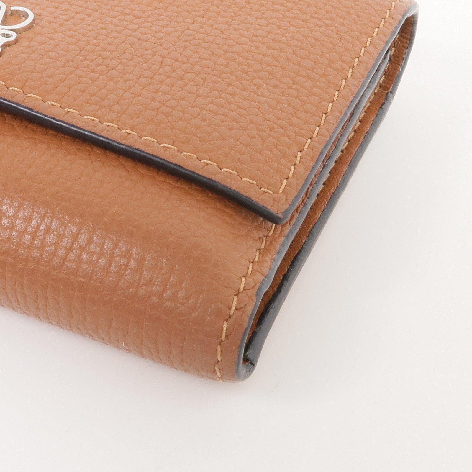 LOEWE 牛皮皮革Anagram Trifold Wallet銀扣錢包