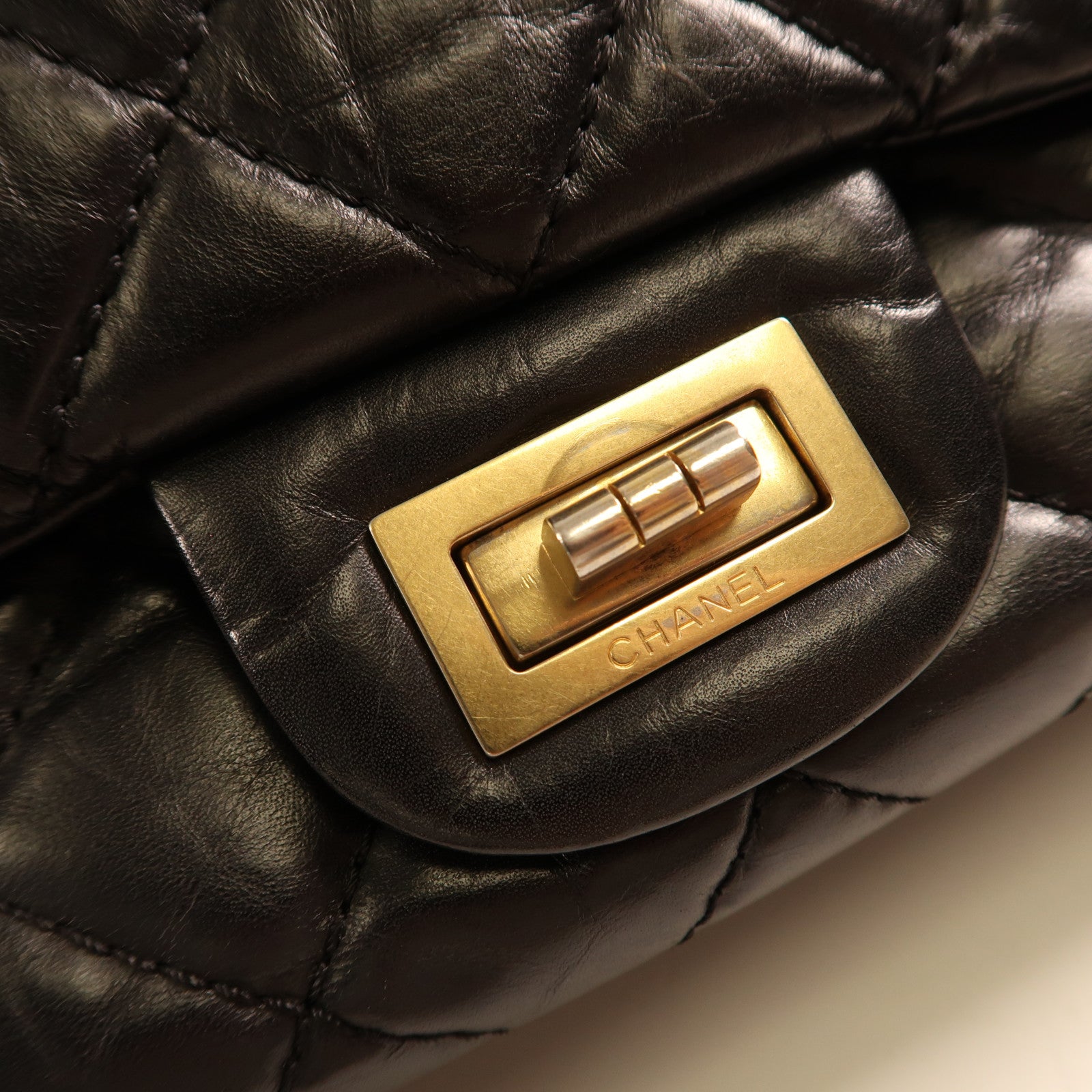 CHANEL 牛皮皮革2.55金扣鏈帶肩背袋黑色