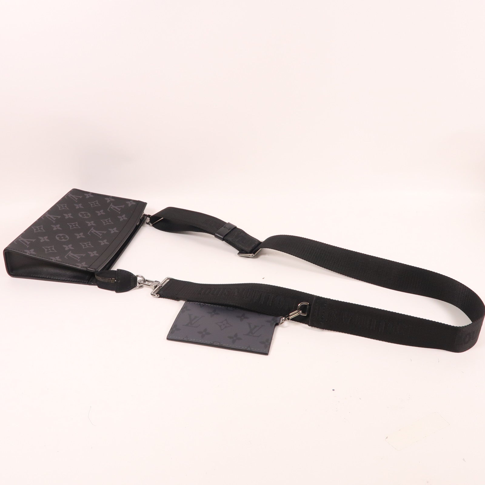 LOUIS VUITTON Monogram Eclipse Gaston Wearable Wallet銀扣肩背袋黑色