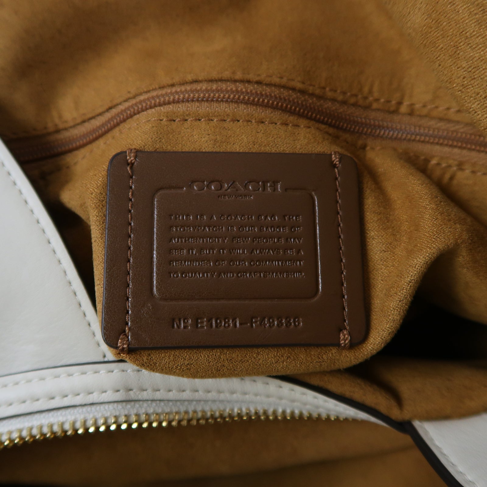 COACH 牛皮皮革Shoulder Bag金扣肩背袋白色