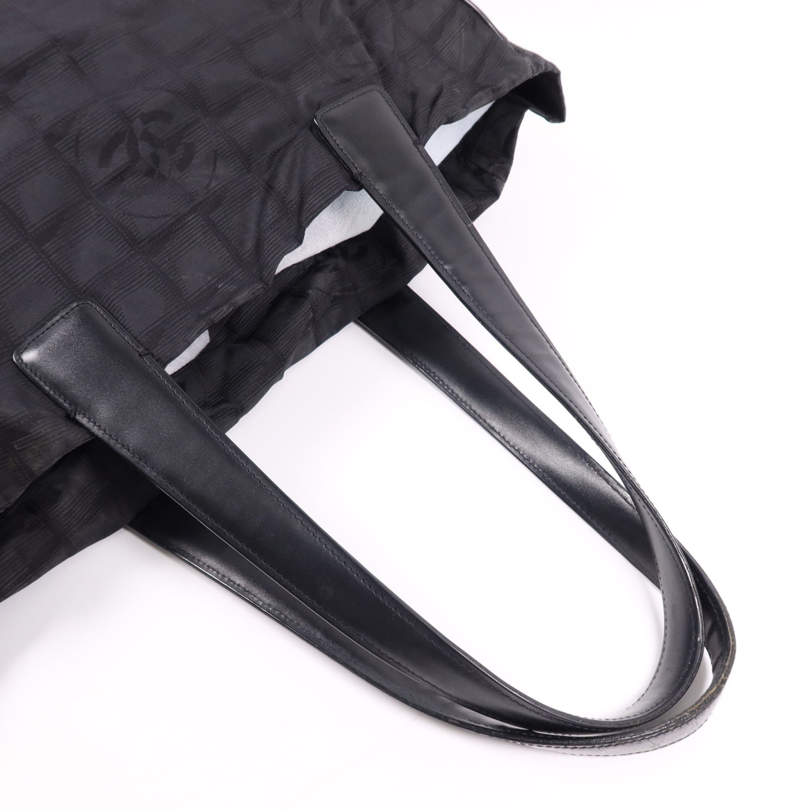 CHANEL 尼龍New Travel Line金扣手挽袋