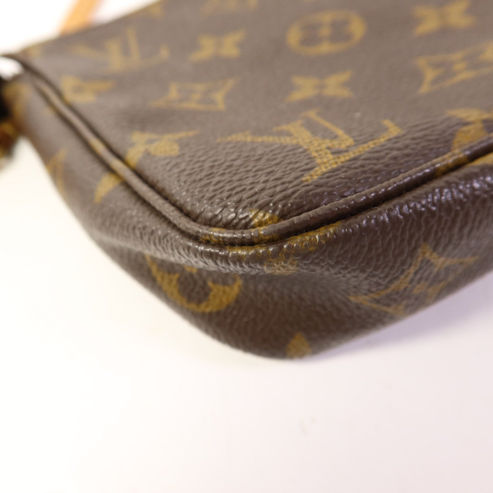 LOUIS VUITTON Monogram Pochette Accessoires金扣手挽袋棕色