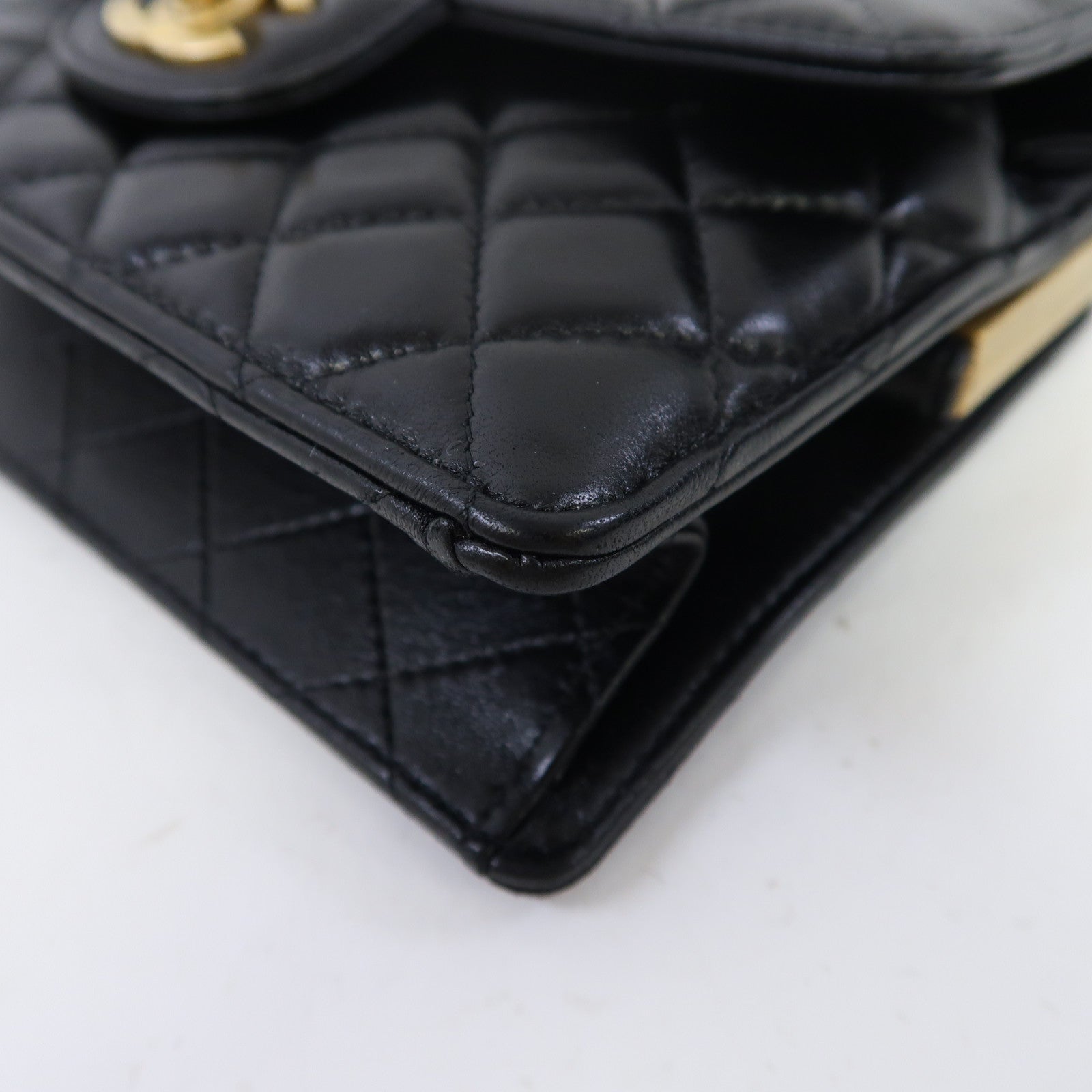 CHANEL 菱格牛皮皮革Chain Shoulder金扣鏈帶肩背袋黑色