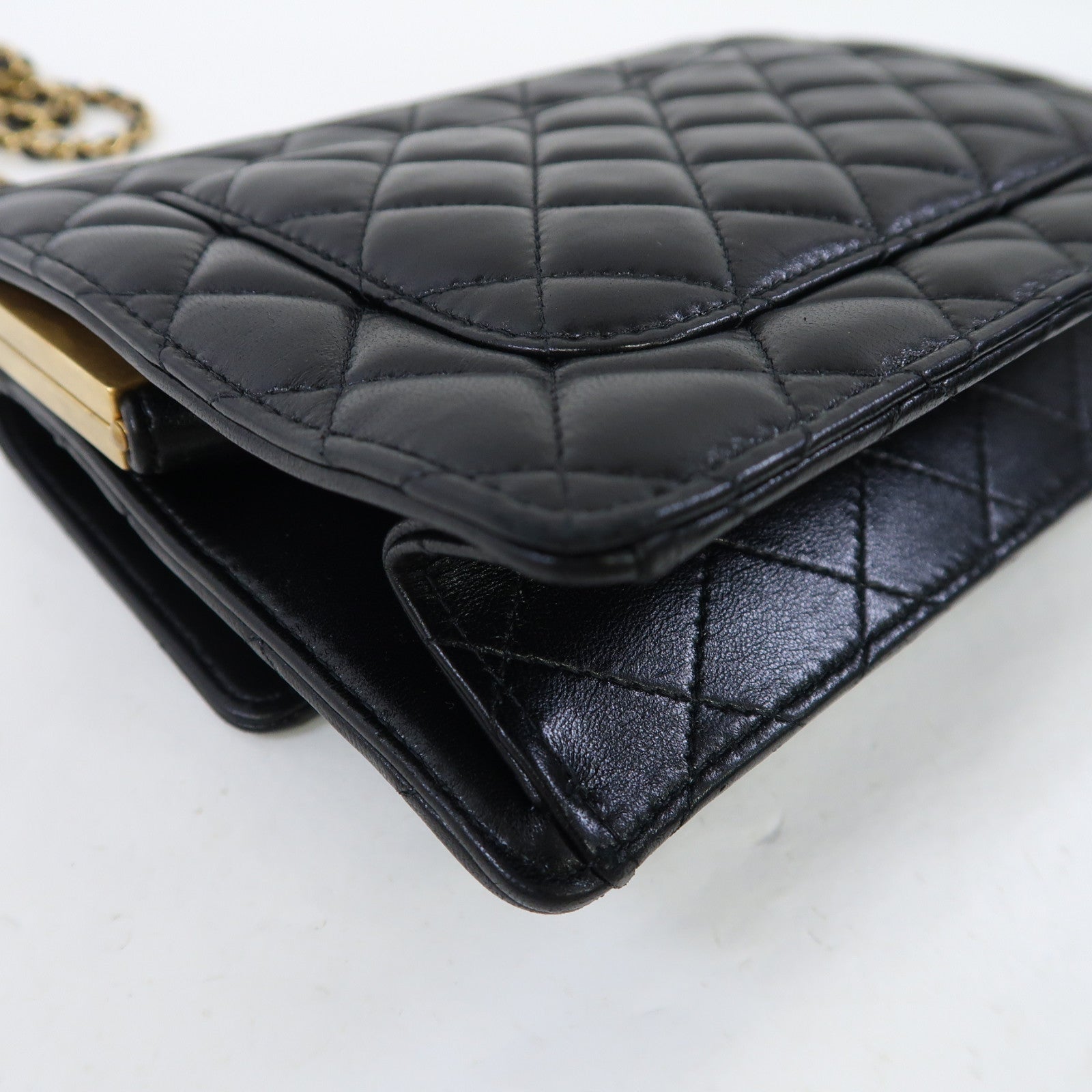 CHANEL 菱格牛皮皮革Chain Shoulder金扣鏈帶肩背袋黑色