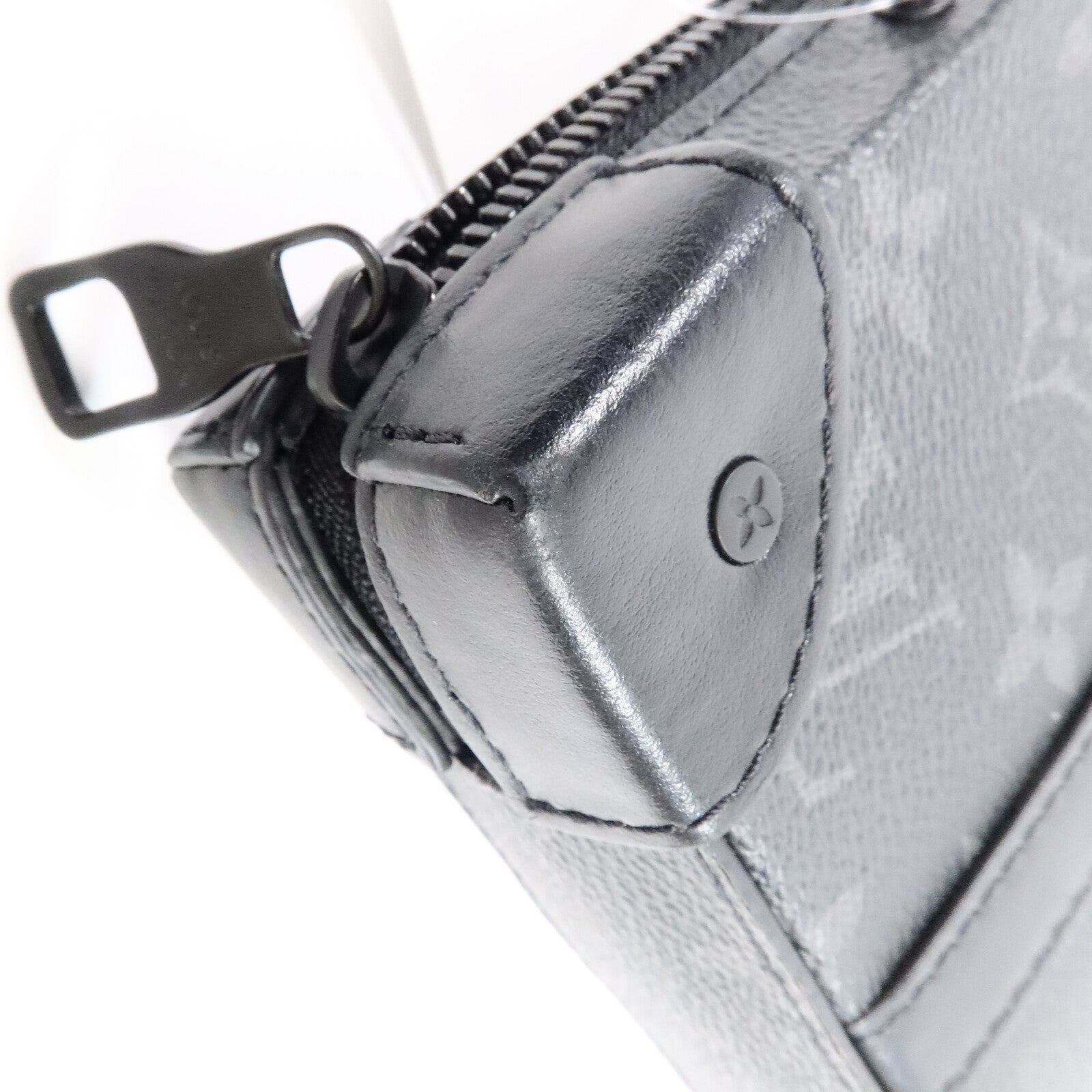 LOUIS VUITTON Monogram Eclipse Soft Trunk Wallet肩背袋