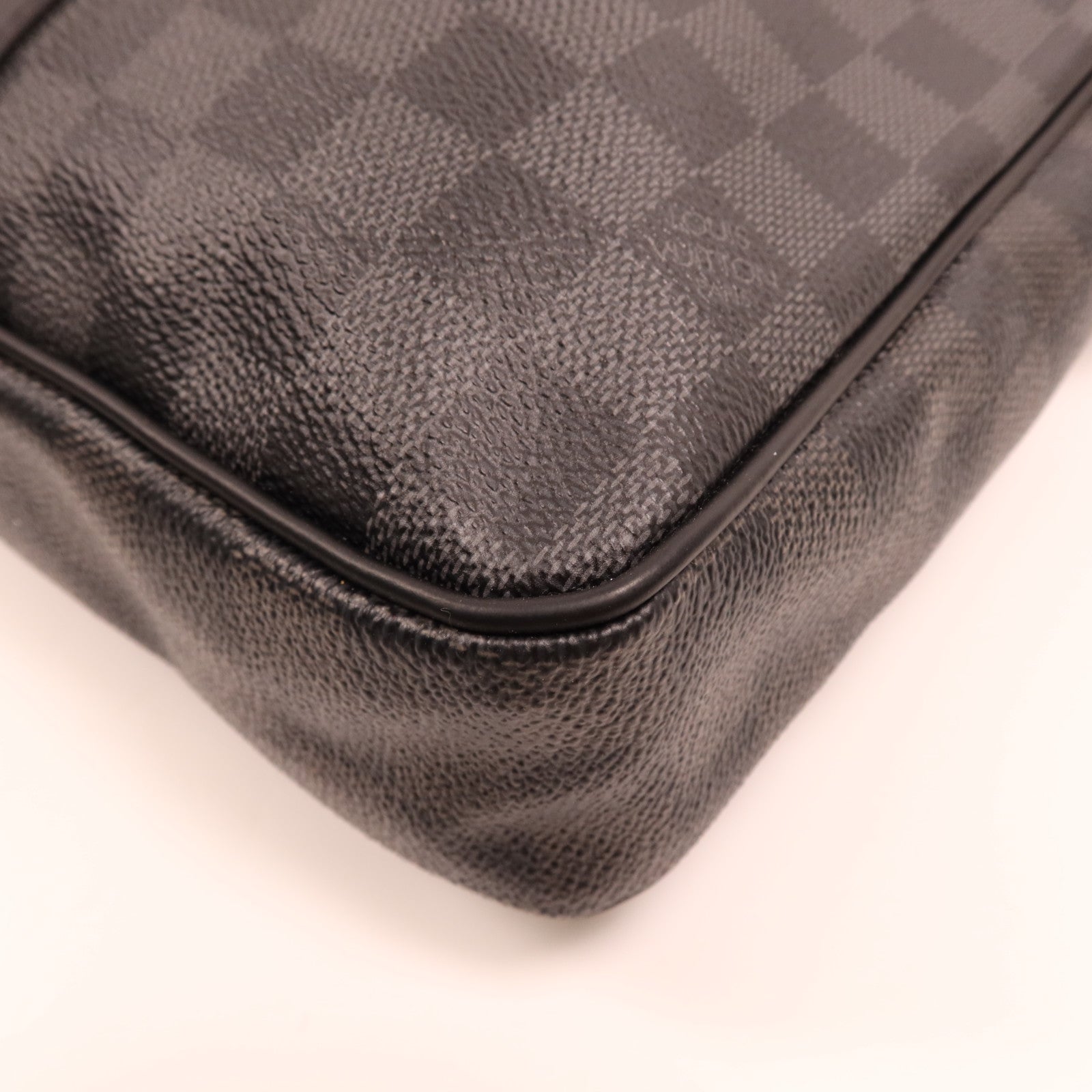 LOUIS VUITTON Damier Graphite Porte Documents Voyage銀扣肩背袋