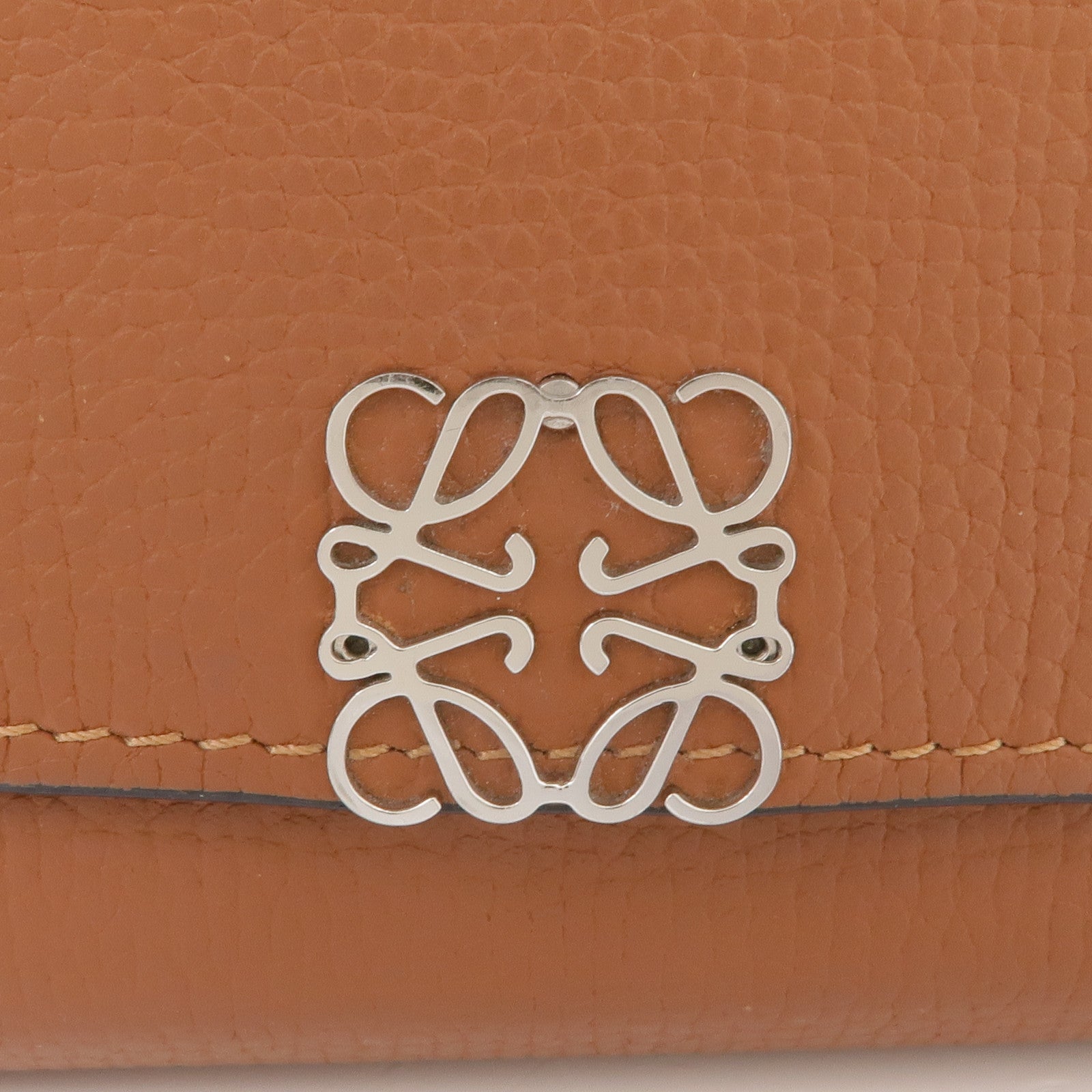 LOEWE 牛皮皮革Anagram Trifold Wallet銀扣錢包