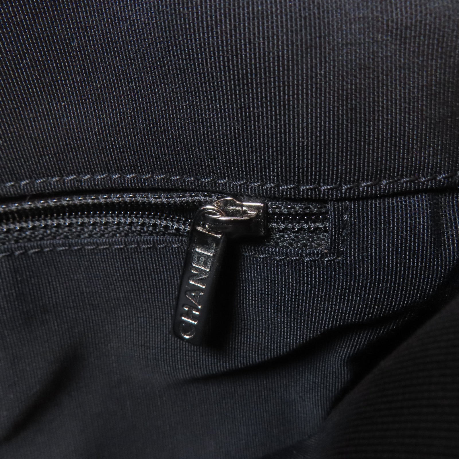 CHANEL 【激減優惠】帆布Chain Shoulder銀扣鏈帶肩背袋黑色/白色