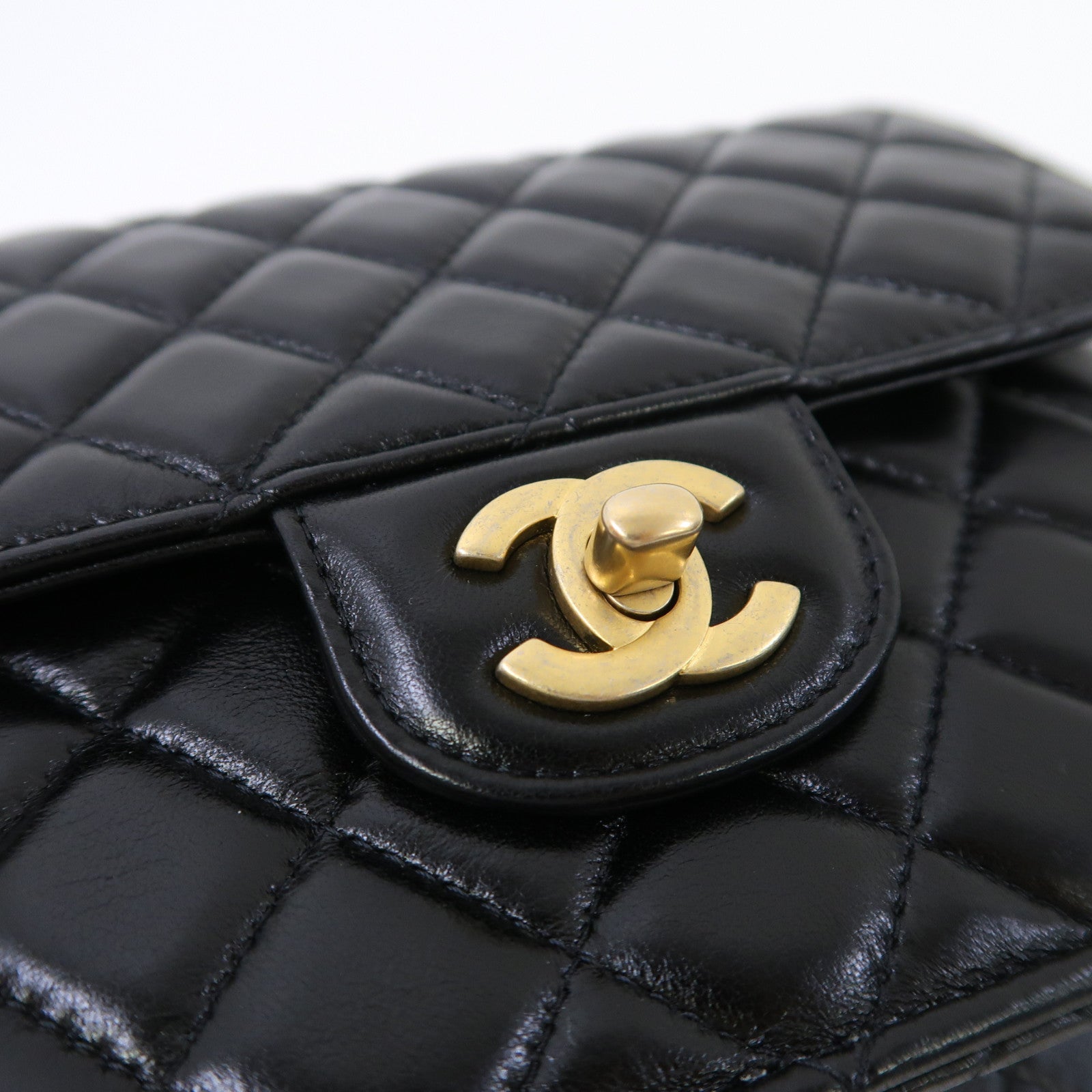 CHANEL 菱格牛皮皮革Chain Shoulder金扣鏈帶肩背袋黑色